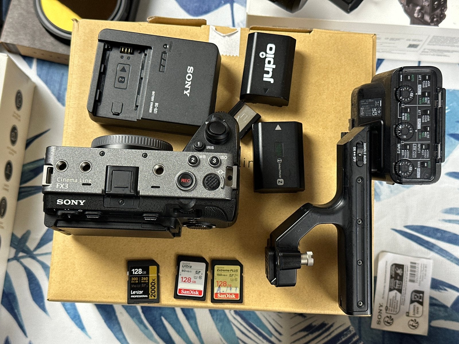 Sony FX3 (10 uur) + 3j garantie + 2 Accu's + 3 SD's, Ophalen of Verzenden, Zo goed als nieuw, Sony, Geen optische zoom