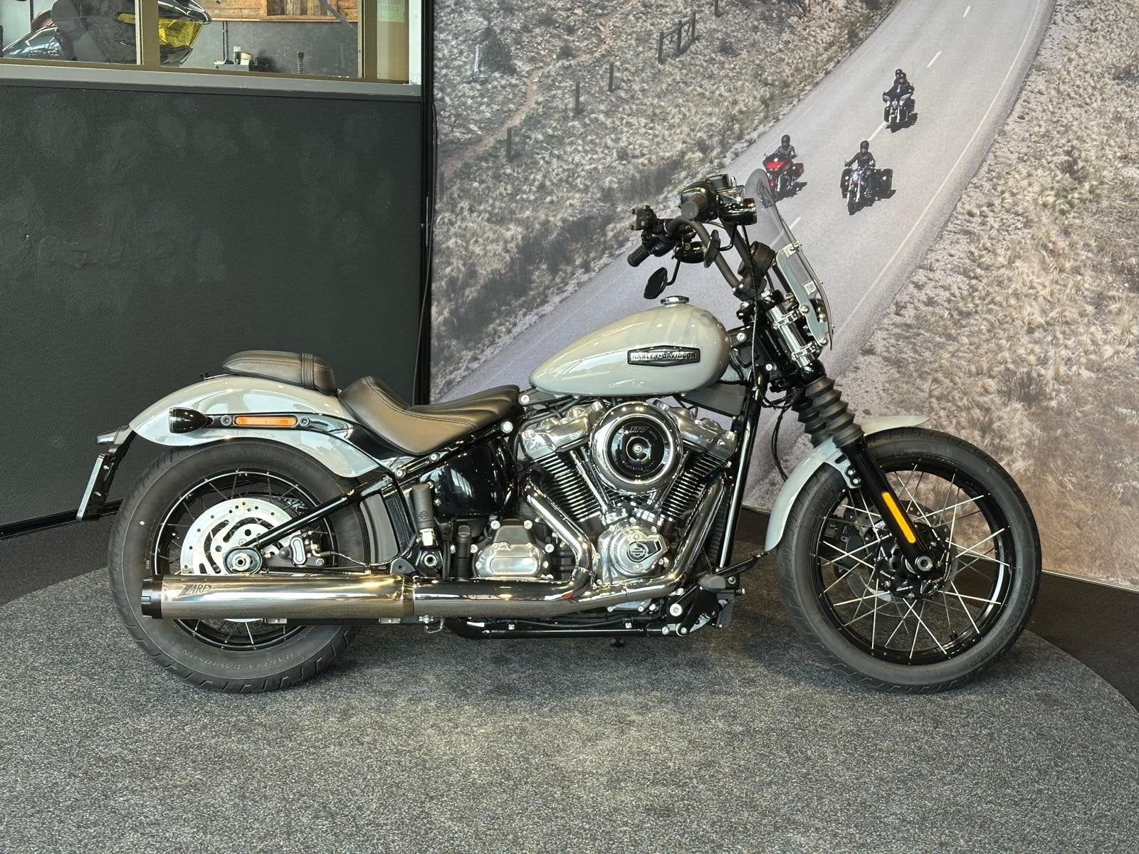 Harley-Davidson FXBB STREET BOB Laced Wheels - Billiard Grey, Laan van Vredenoord 33
2289 DA  RIJSWIJK, NL, Bedrijf, Overig, Sales@harleydavidsonrotterdam.nl