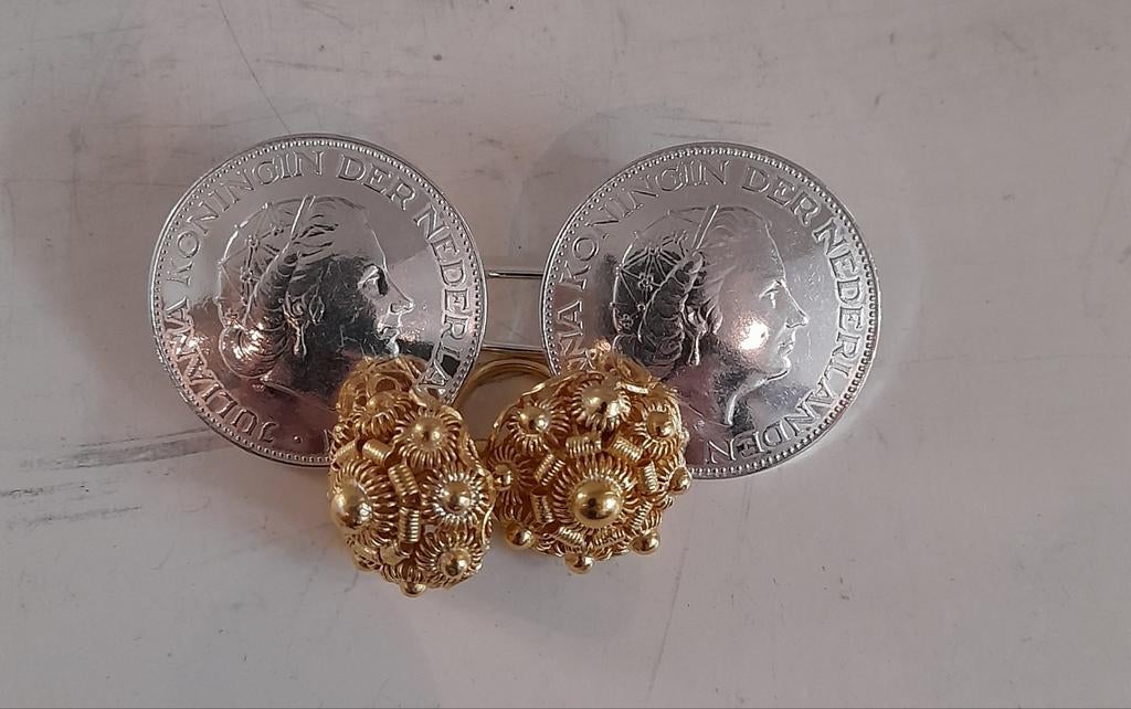 Zilveren broekstukken en halsknoop, Ophalen of Verzenden