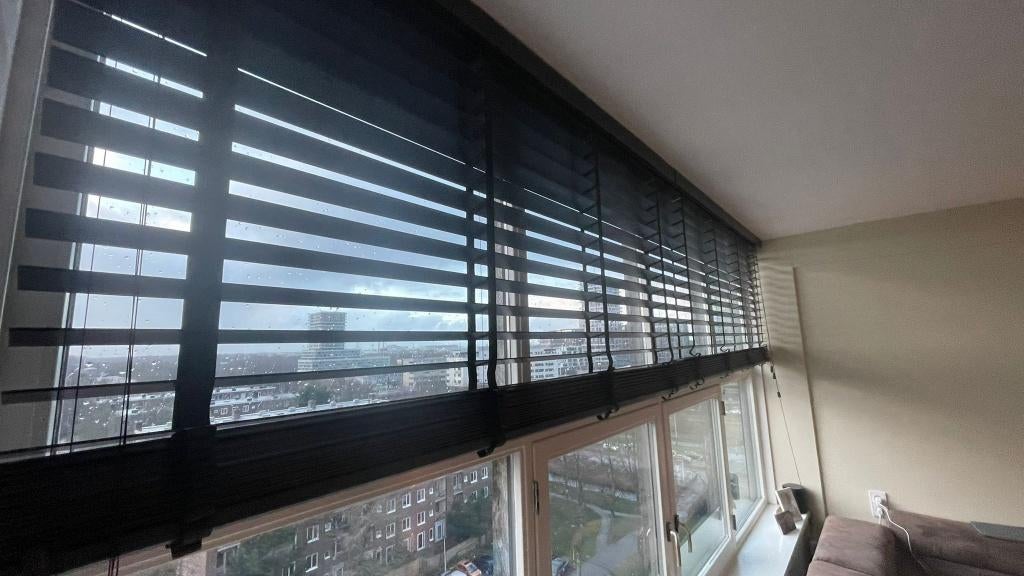 Nog 1 beschikbaar - Houten jaloezie met ladderband 63mm ZGAN, Huis en Inrichting, Stoffering | Gordijnen en Lamellen, Ophalen of Verzenden