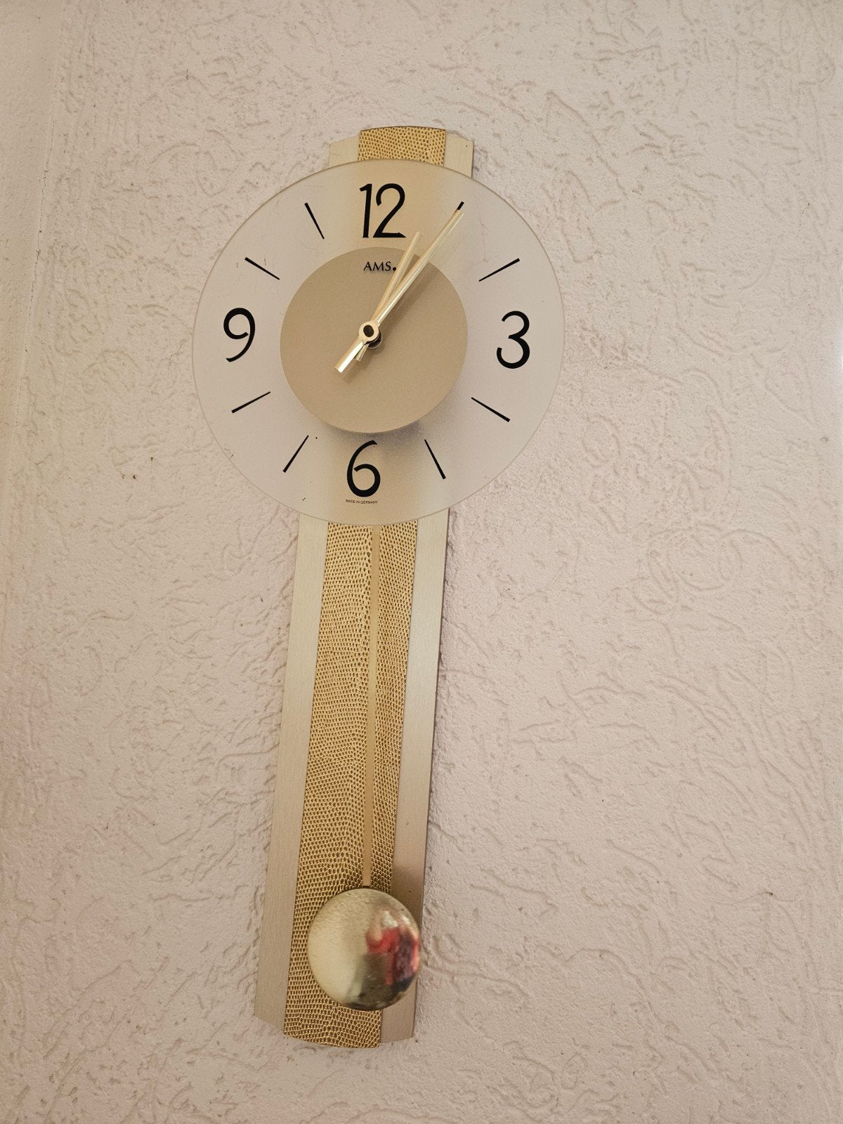 Werkende AMS wandklok met slinger, Ophalen of Verzenden