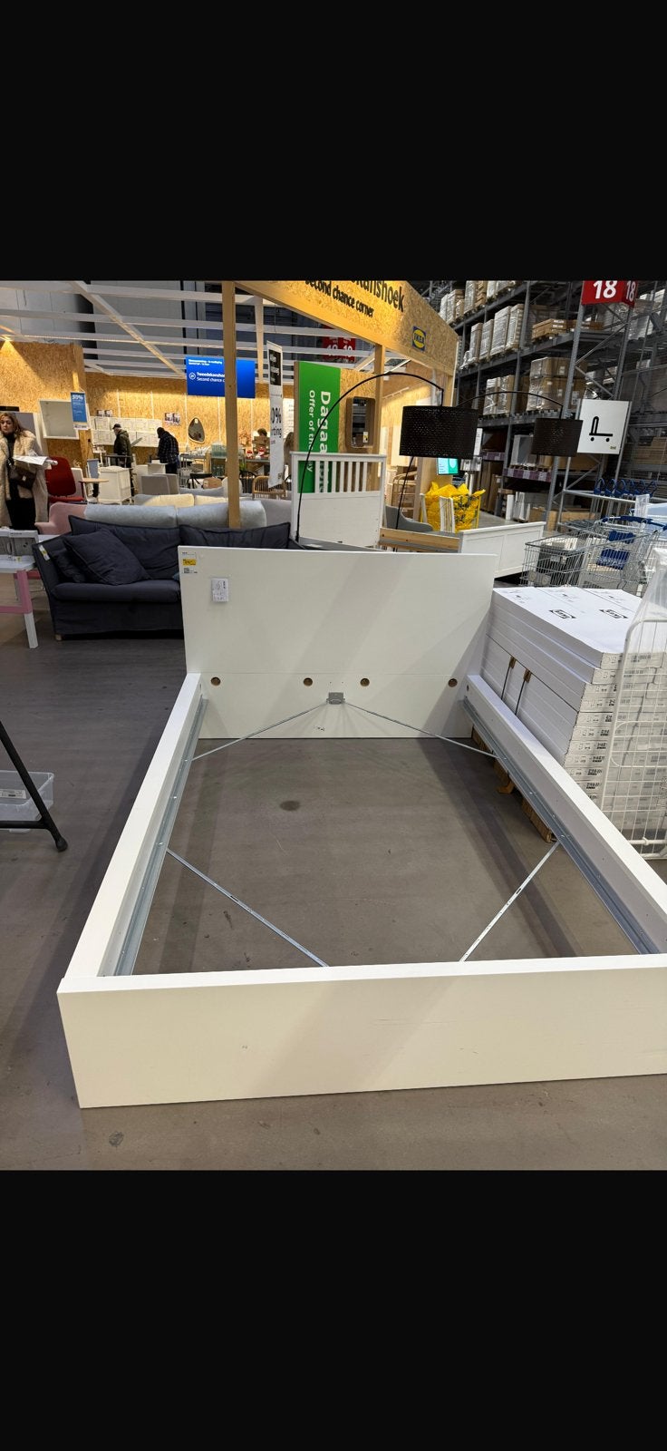 Gratis af te halen bed+matras 140x200 (11 juni ophalen), Antiek en Kunst, Ophalen