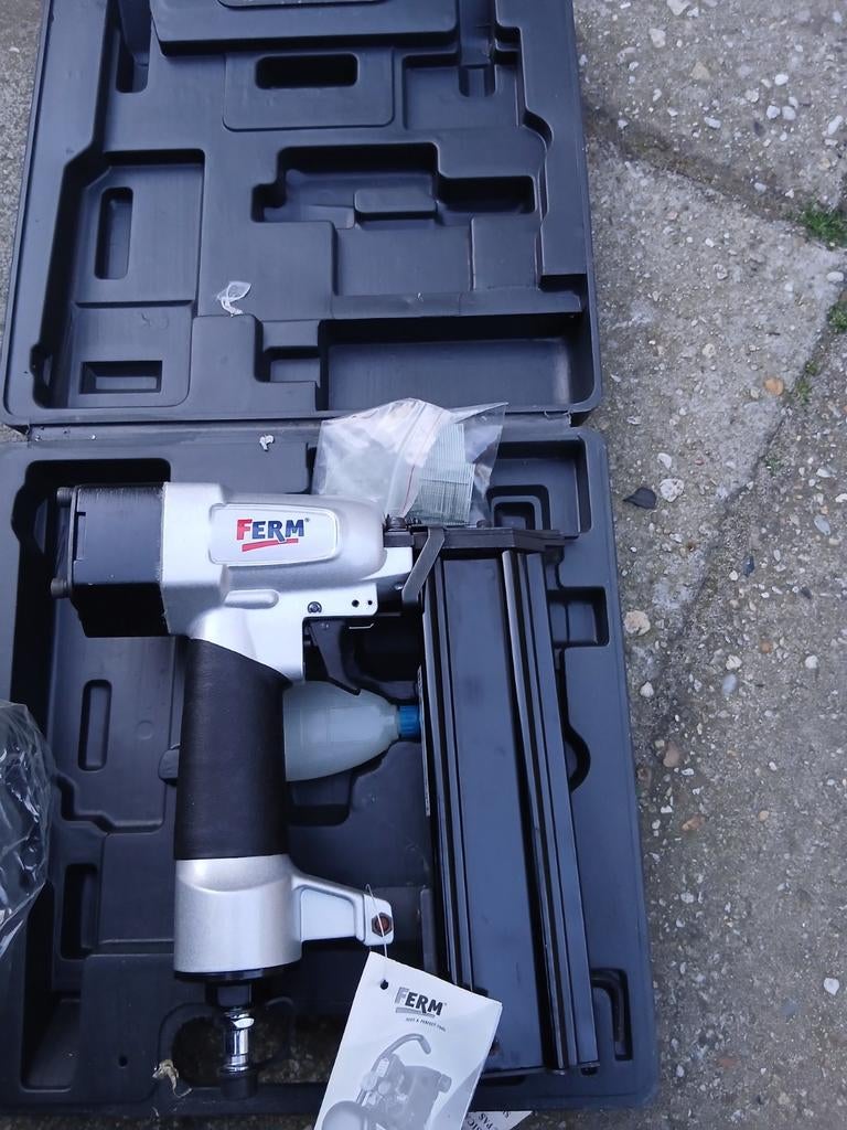 FERM Brad Tackernailer / Spijkerpistool met koffer, Doe-het-zelf en Verbouw, Ophalen of Verzenden, Zo goed als nieuw