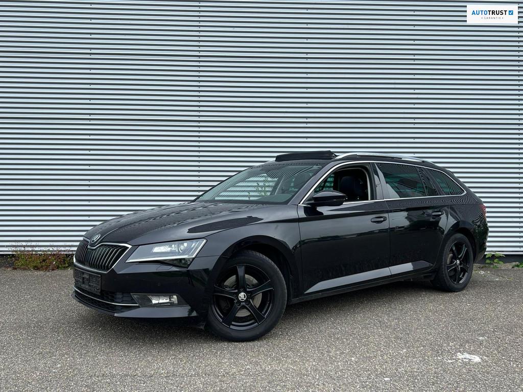 Skoda Superb Combi 2.0 TDI Style Business / ACC / Navi / Led, Auto's, Skoda, Stof, Zwart, 4 cilinders, Zwart