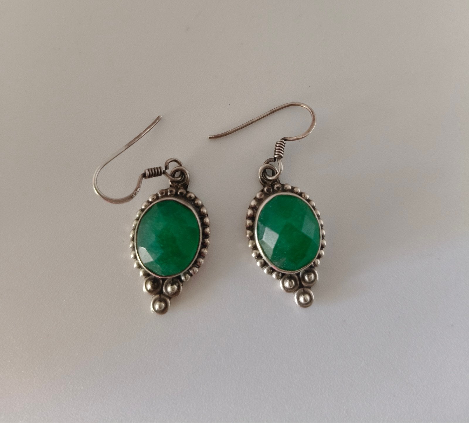 Prachtige zilveren 925 oorbellen met groene onyx, Ophalen of Verzenden, Met edelsteen, Groen, Zilver