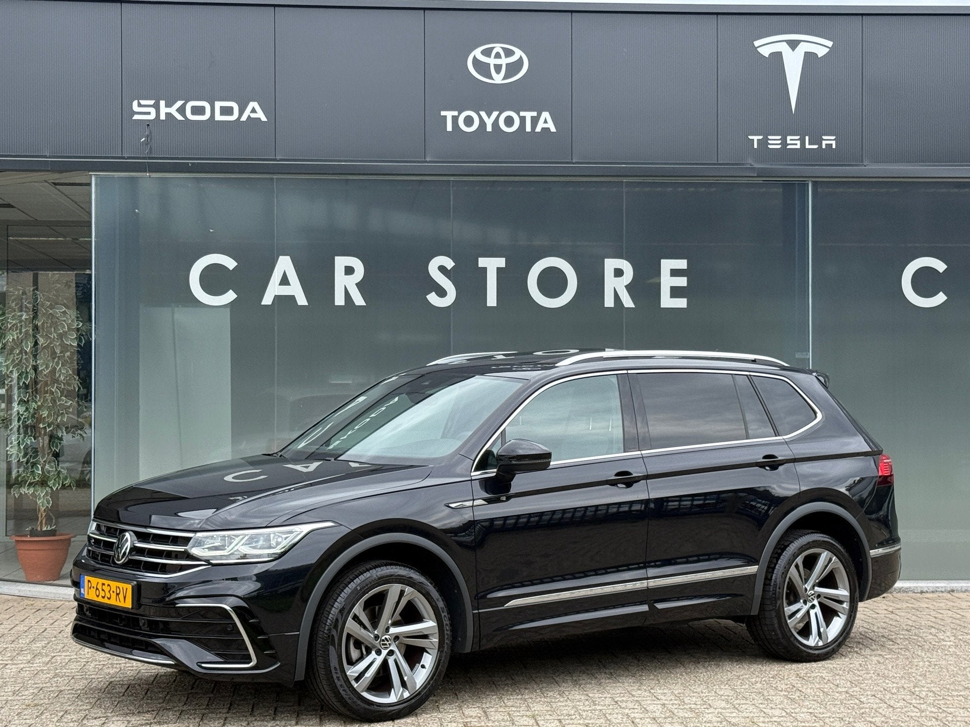 Volkswagen Tiguan Allspace 1.5 TSI DSG R-Line 7Pers FACELIFT, Dealer onderhouden, Stof, 4 cilinders, 150 pk