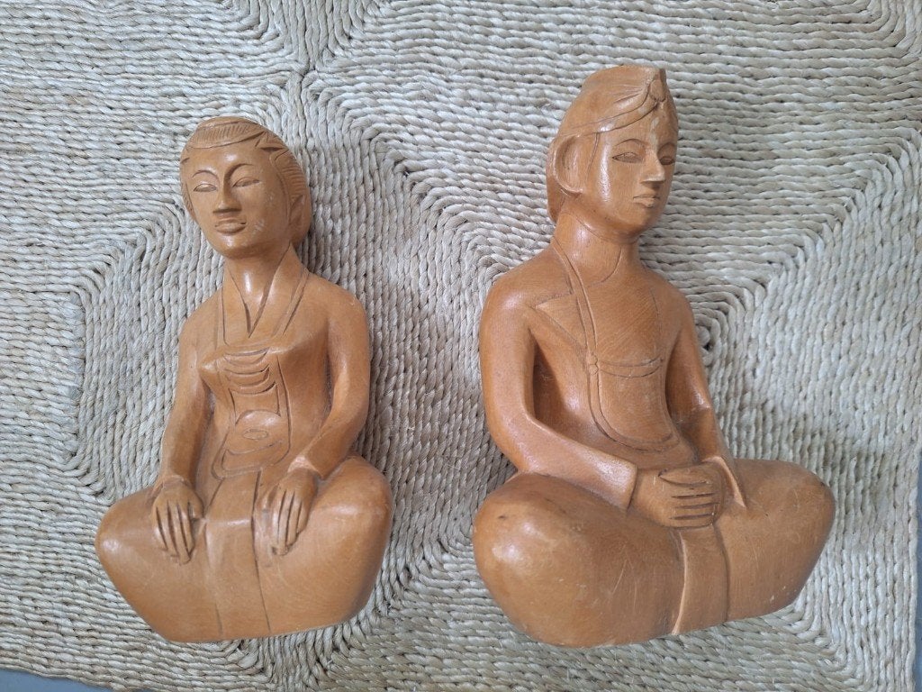 Beelden Javaans bruidspaar hardhout, Houtsnijwerk, Ophalen of Verzenden, Handgemaakt, 20 - 50 cm
