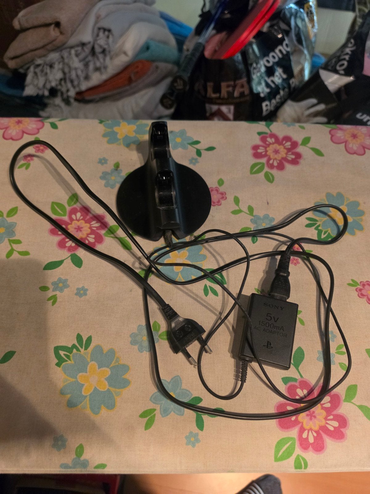 1 x sony charging station met adapter., Ophalen, Zo goed als nieuw