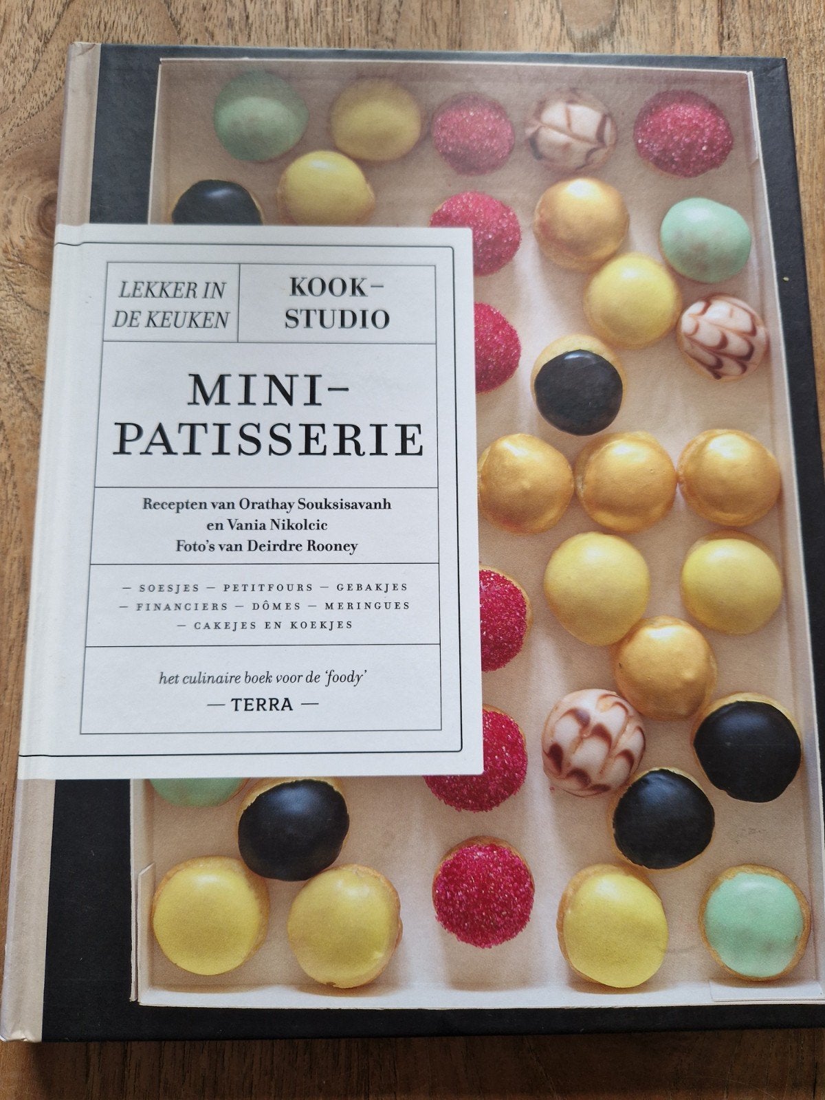 Mini-Patisserie Kookboek - Zoetigheden en Gebak, Ophalen of Verzenden, Zo goed als nieuw, Europa, Orathay Souksisavanh en Vania Nikolic