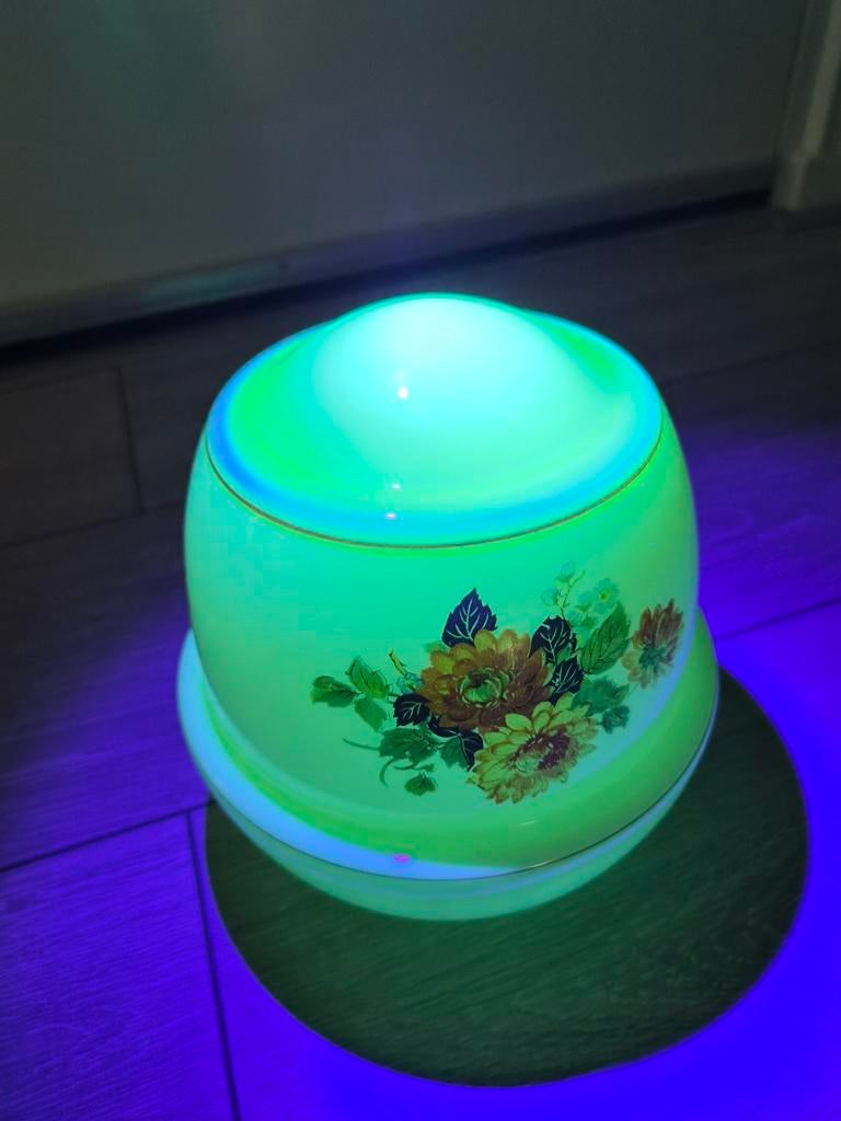Glazen lampenkap met bloemen van uranium glas., Ophalen of Verzenden