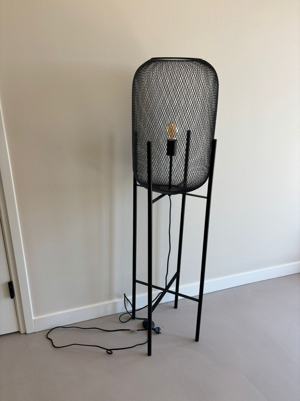 Leen Bakker Meknes vloerlamp - Zwart, gaasstructuur, 100 tot 150 cm, Zo goed als nieuw, Metaal, E27 (groot)