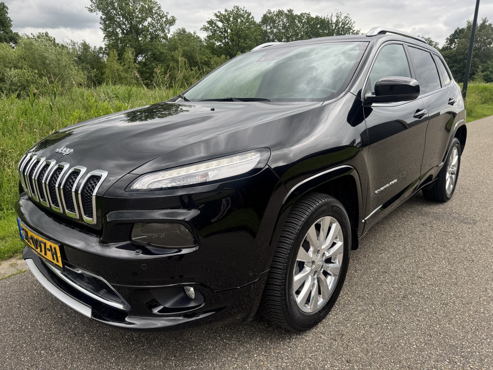 Jeep Cherokee 2.2 Overland Vol Opties! Weinig Km !, Automaat, 450 kg, Gebruikt, 4 cilinders
