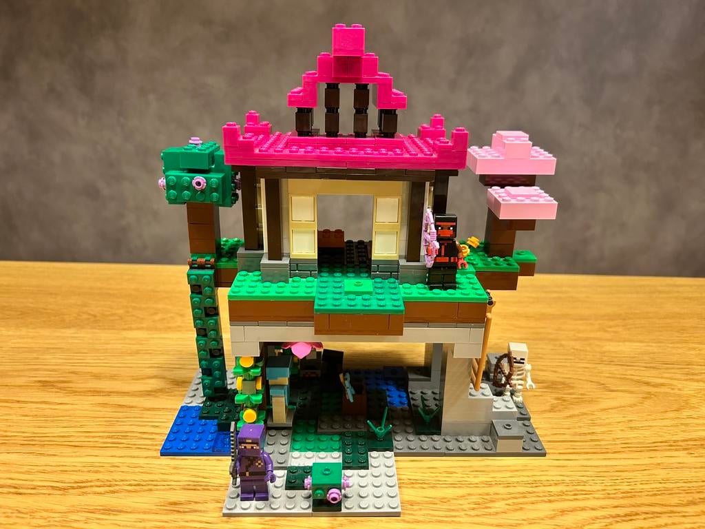 Lego Minecraft the training grounds 21183 8+, Ophalen, Minecraft, Lego, Zo goed als nieuw