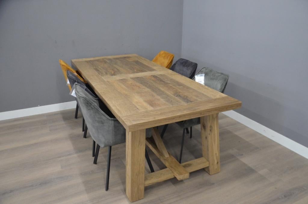 Robuuste Oud Eiken Eettafel 240 cm