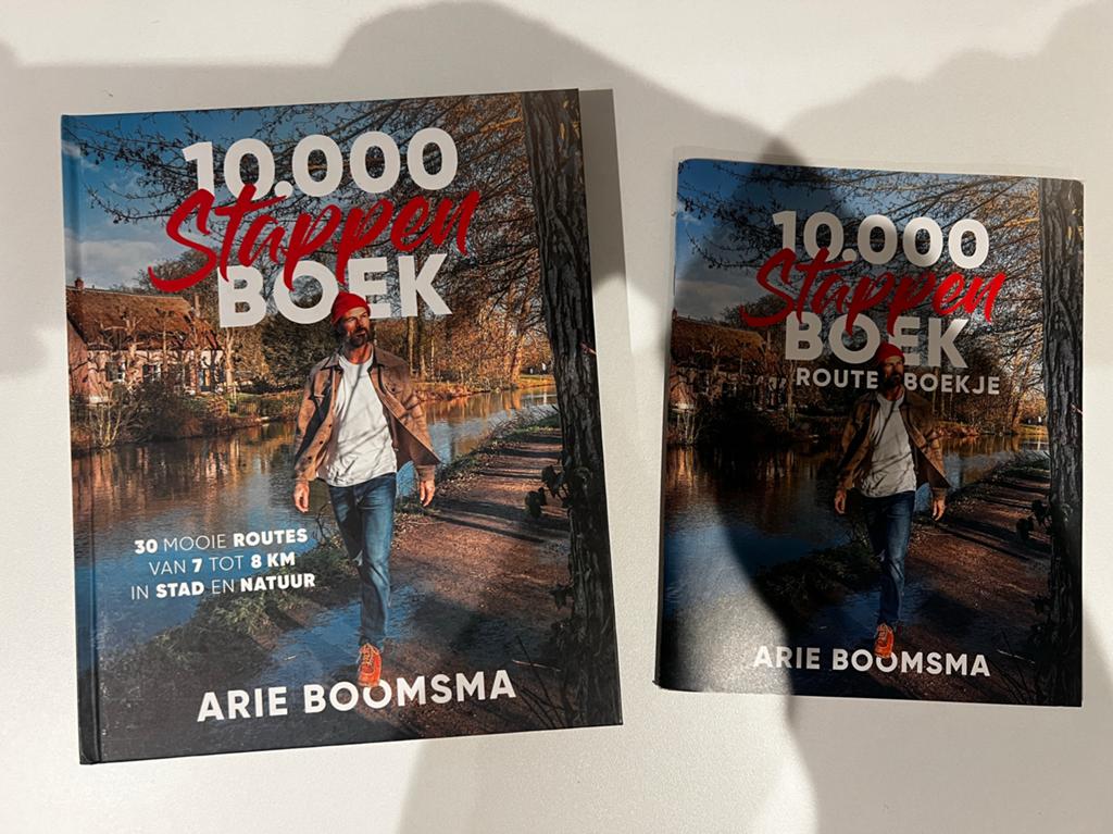 10.000 Stappen Boek - Arie Boomsma (ANWB), Fiets- of Wandelgids, Ophalen of Verzenden, Zo goed als nieuw, ANWB