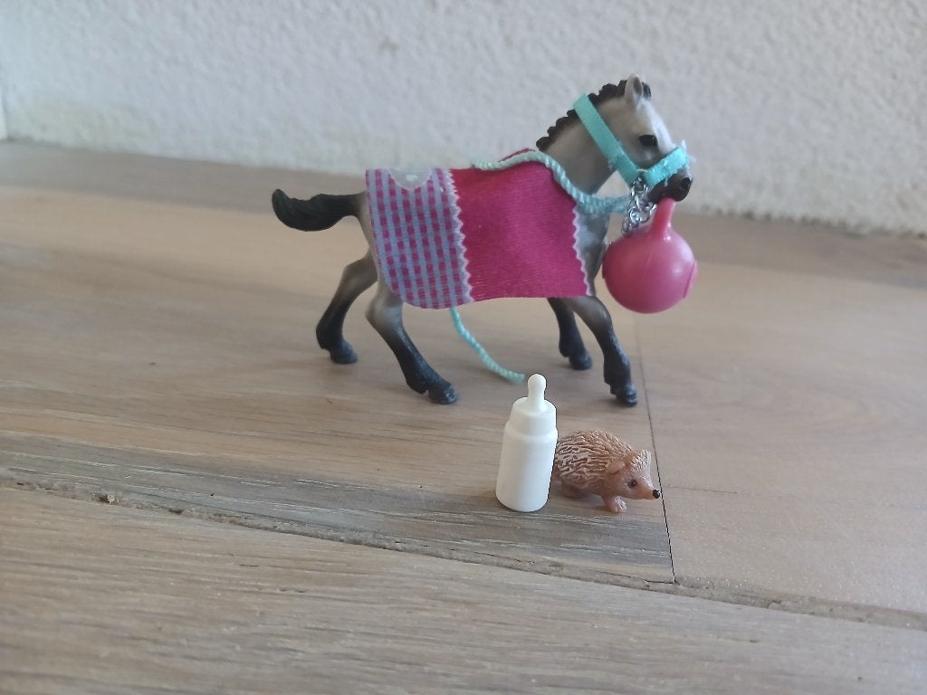 Schleich veulen met accessoires, zo goed als nieuw, Ophalen, Zo goed als nieuw