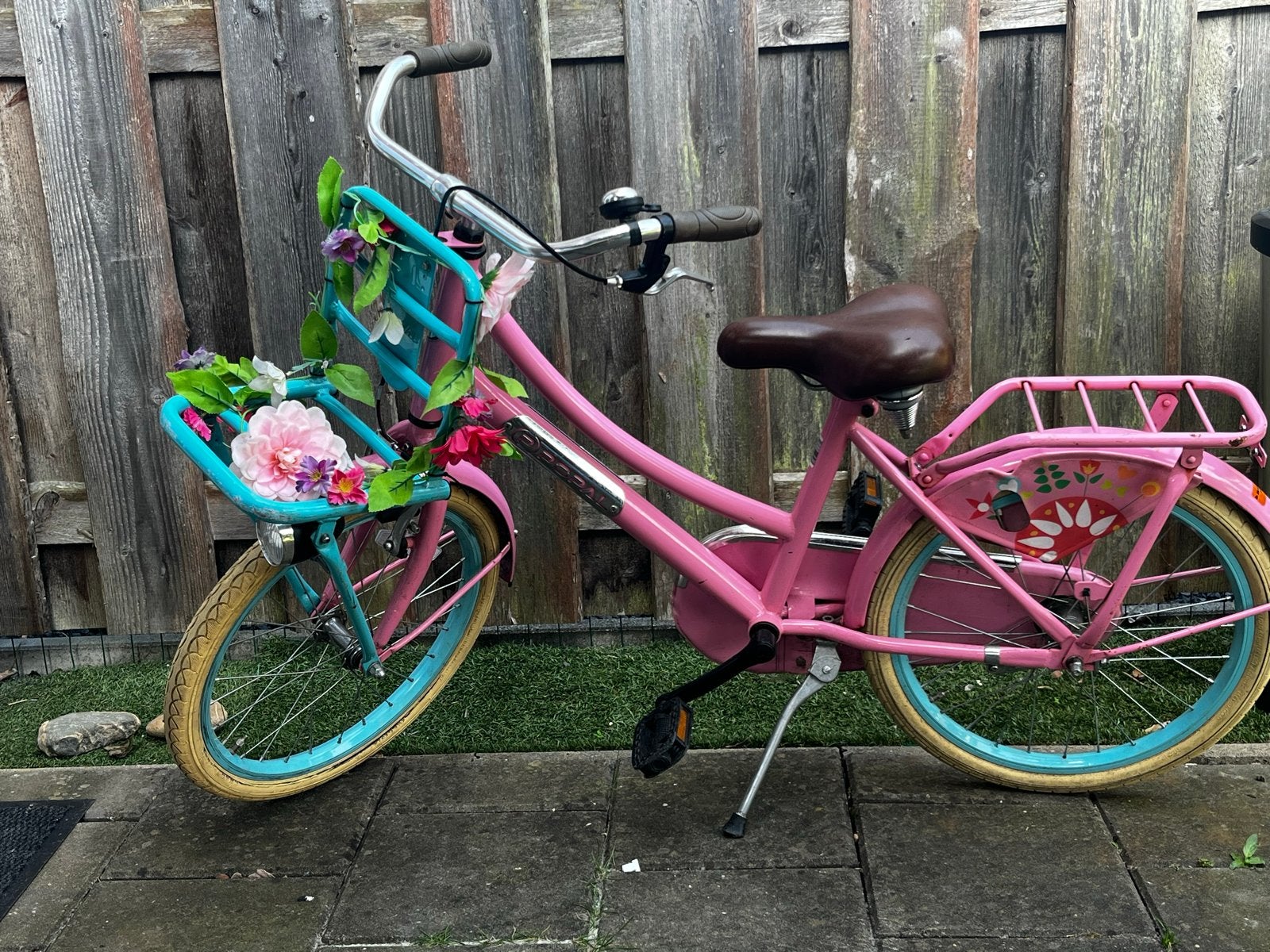 Roze kinderfiets met bloemen en mandje, Ophalen, Gebruikt, Terugtraprem, 16 tot 20 inch