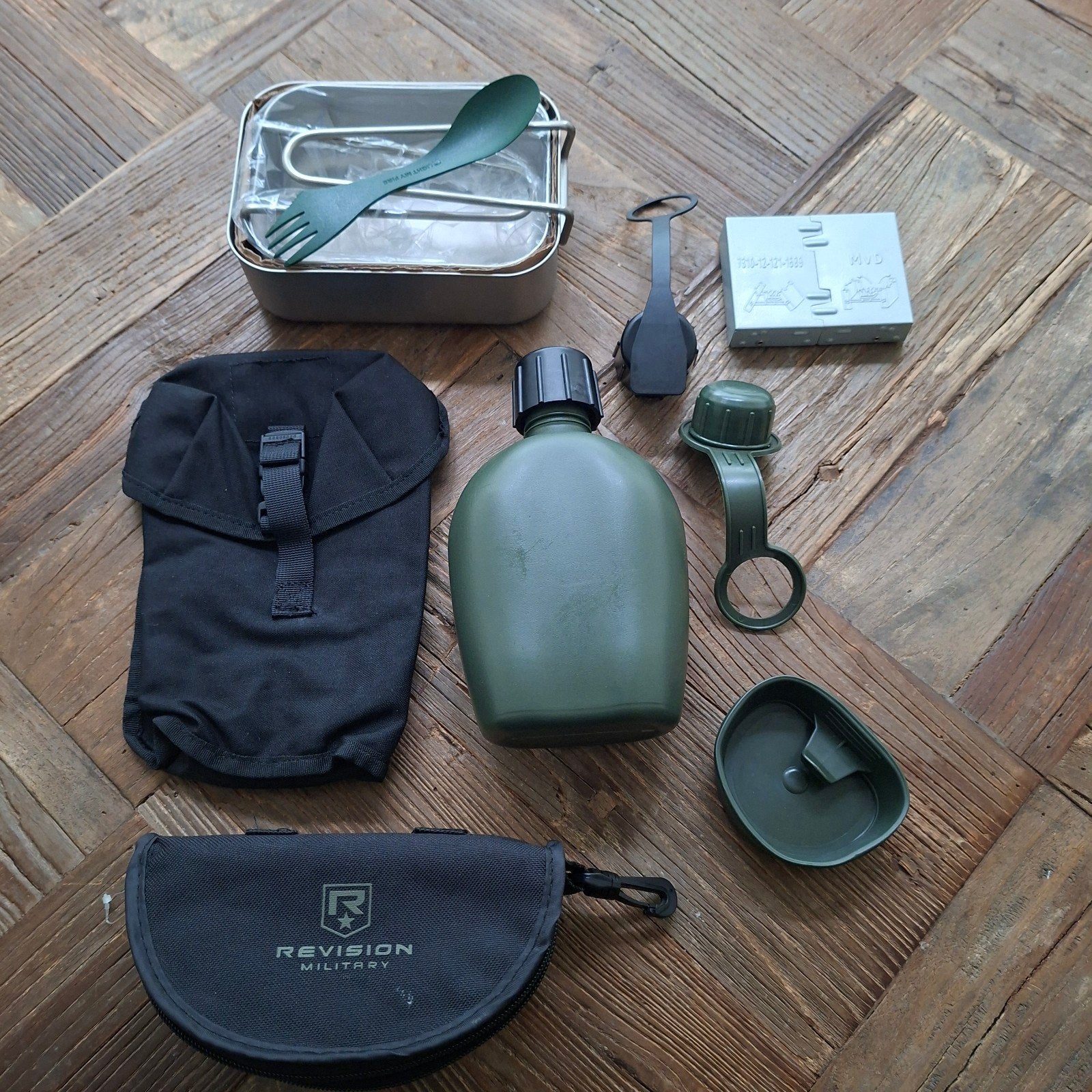 Militaire uitrusting: veldfles, eetset, tent en veiligheidsb, Ophalen, Landmacht, Nederland, Overige typen