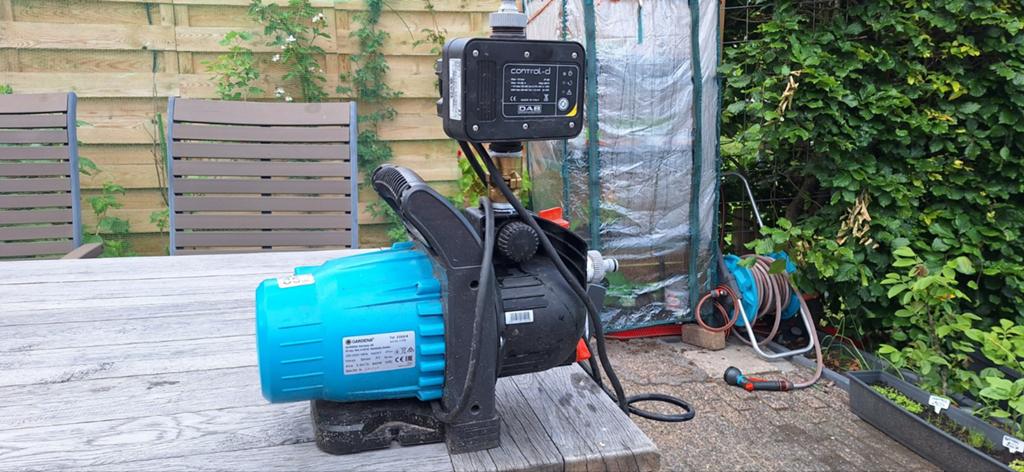 Gardena Drukpomp 3500/4 met DAB Control-D, Ophalen of Verzenden, Zo goed als nieuw, Elektrisch, Besproeiingspomp