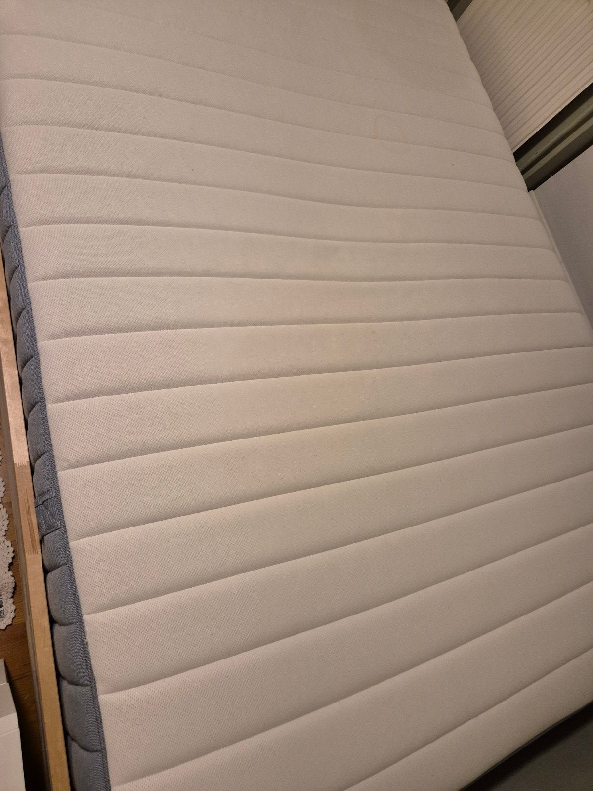 Ikea Gjöra bed 140x200 met matras en lattenbodems, Wit, Tweepersoons, Zo goed als nieuw, Hout