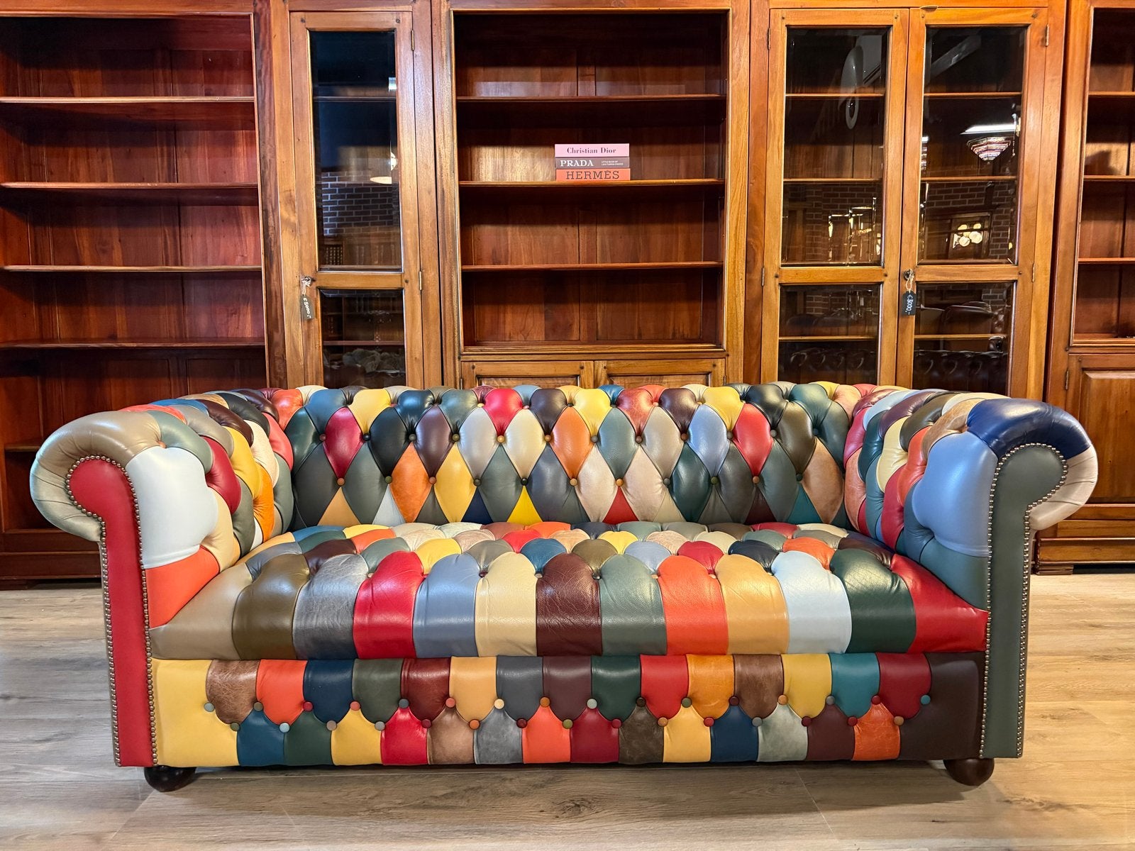 Delta Chesterfield patchwork multicolor leren bank, Ophalen, Info@chesterfieldjunkie.nl, Tweepersoons, Zo goed als nieuw