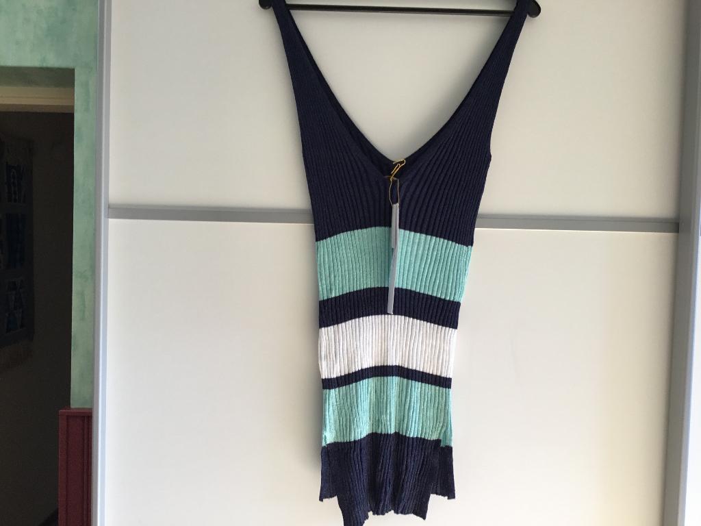 Iets glinsterende top van labee. Maat 36 nieuw met kaartje., Blauw, Nieuw, Ophalen of Verzenden, Labee