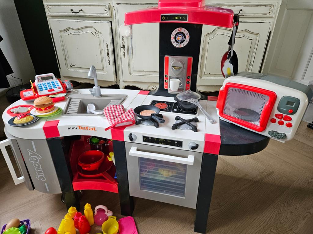 SUPER Keuken van Tefal met extra apparaten en toebehoren, Ophalen, Gebruikt, Kunststof, Speelkeuken-accessoire