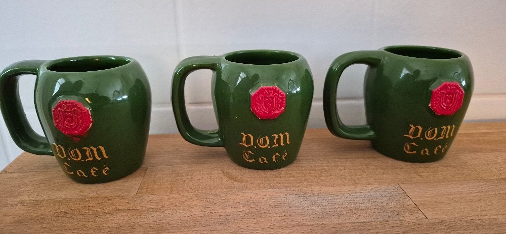3 vintage dom cafe mokjes ., Ophalen of Verzenden, Gebruikt, Aardewerk, Kom(men)