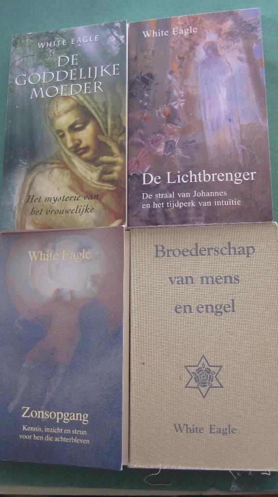 4 boeken White Eagle, Boeken, Esoterie en Spiritualiteit, Zo goed als nieuw, Overige typen, Spiritualiteit algemeen, Ophalen of Verzenden