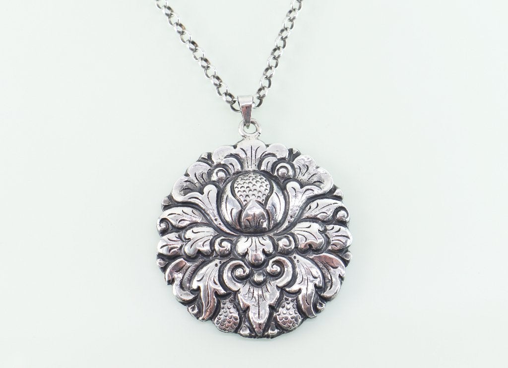 Zilveren Djokja hanger aan collier ca. 1930, Ophalen of Verzenden, Zilver, Hanger
