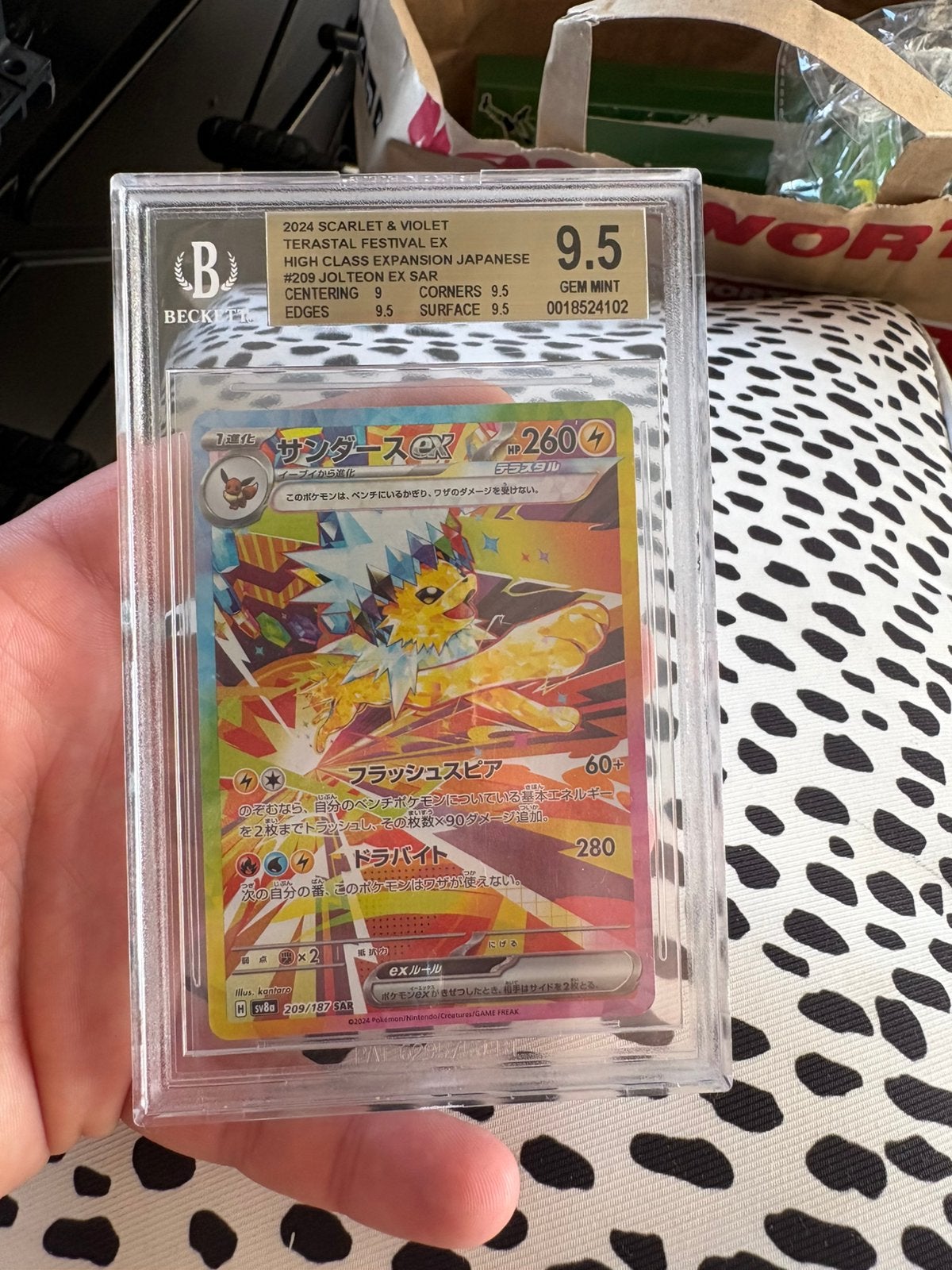 Jolteon beckett 9,5, Hobby en Vrije tijd, Verzamelkaartspellen | Pokémon, Ophalen of Verzenden, Zo goed als nieuw, Meerdere kaarten