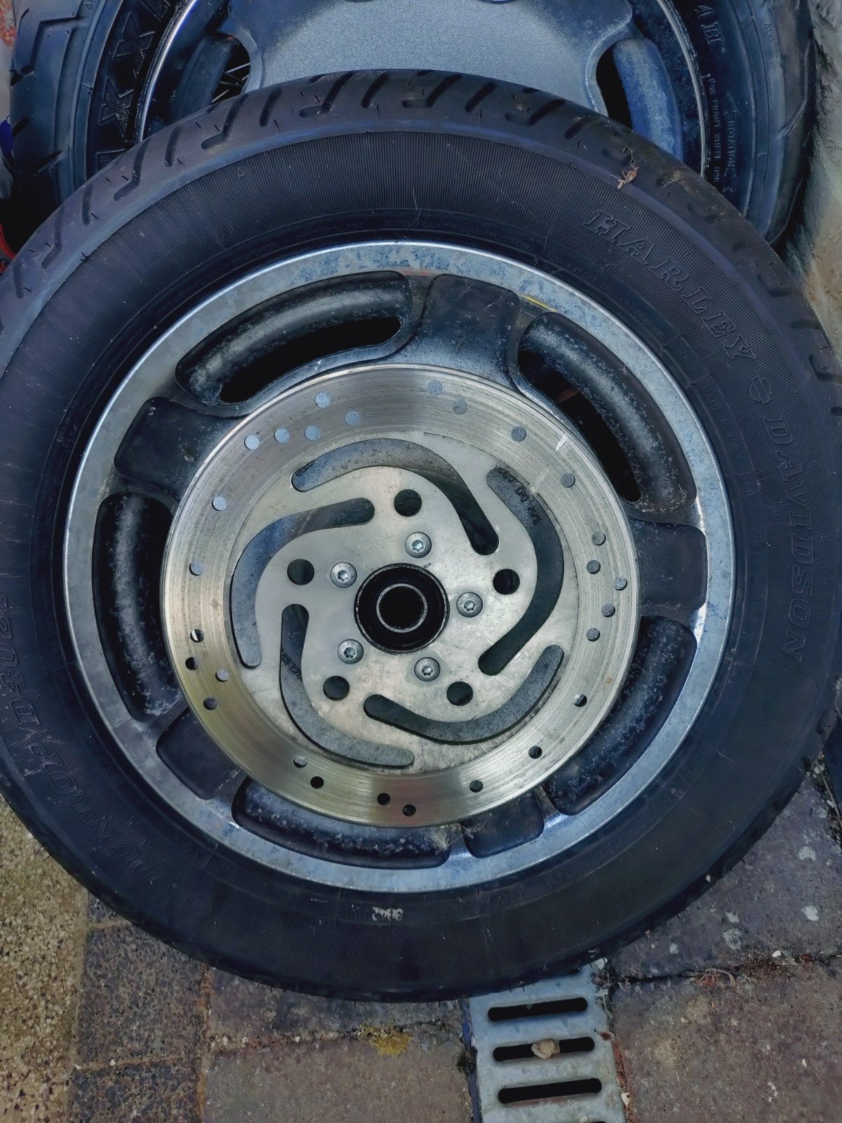Harley Davidson voorwiel met Dunlop band   en remschijven, Motoren, Ophalen, Gebruikt