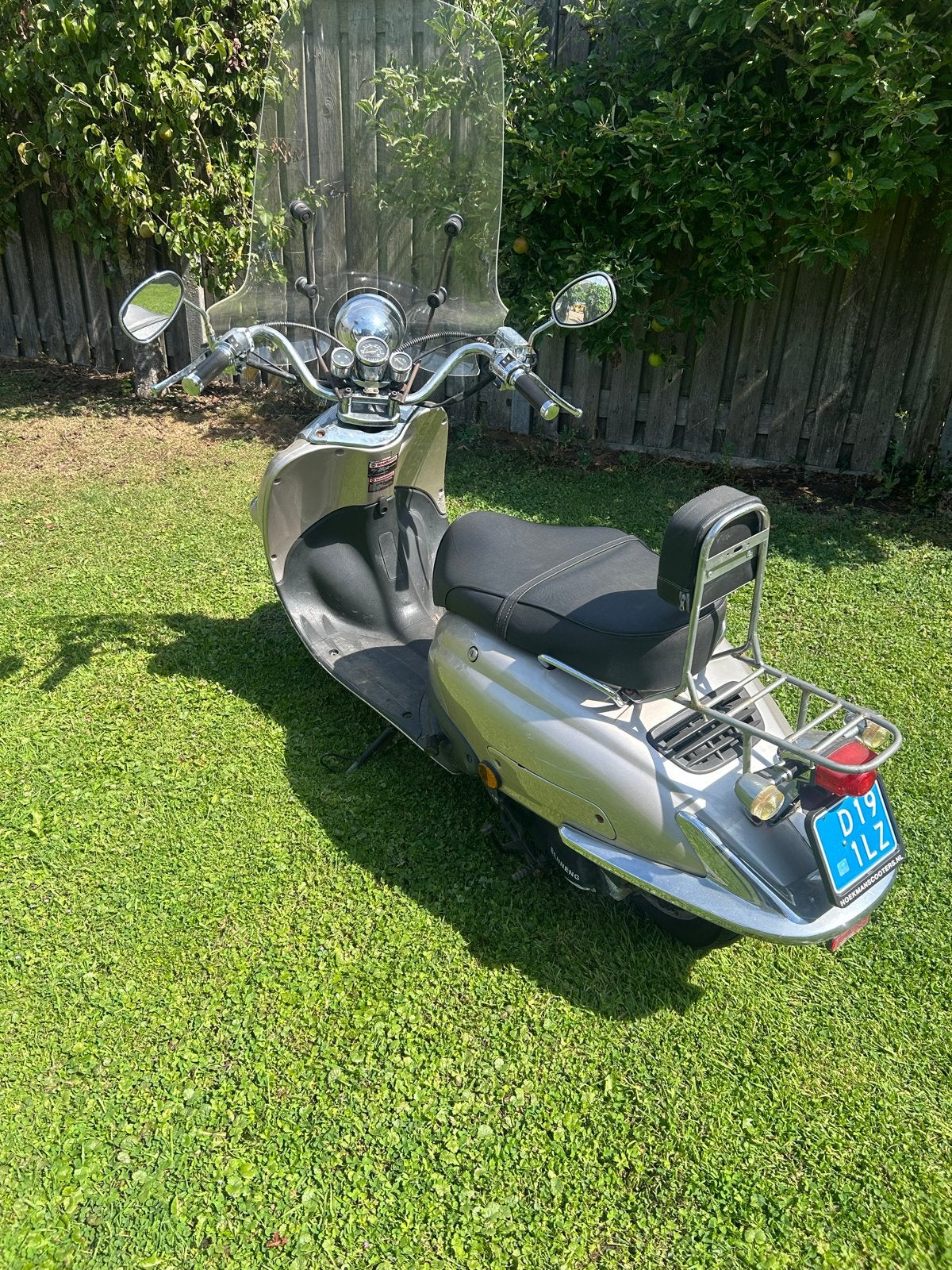Znen scooter met windscherm en helm, Fietsen en Brommers, Snorfietsen en Snorscooters, Ophalen, Gebruikt, Benzine, Overige merken