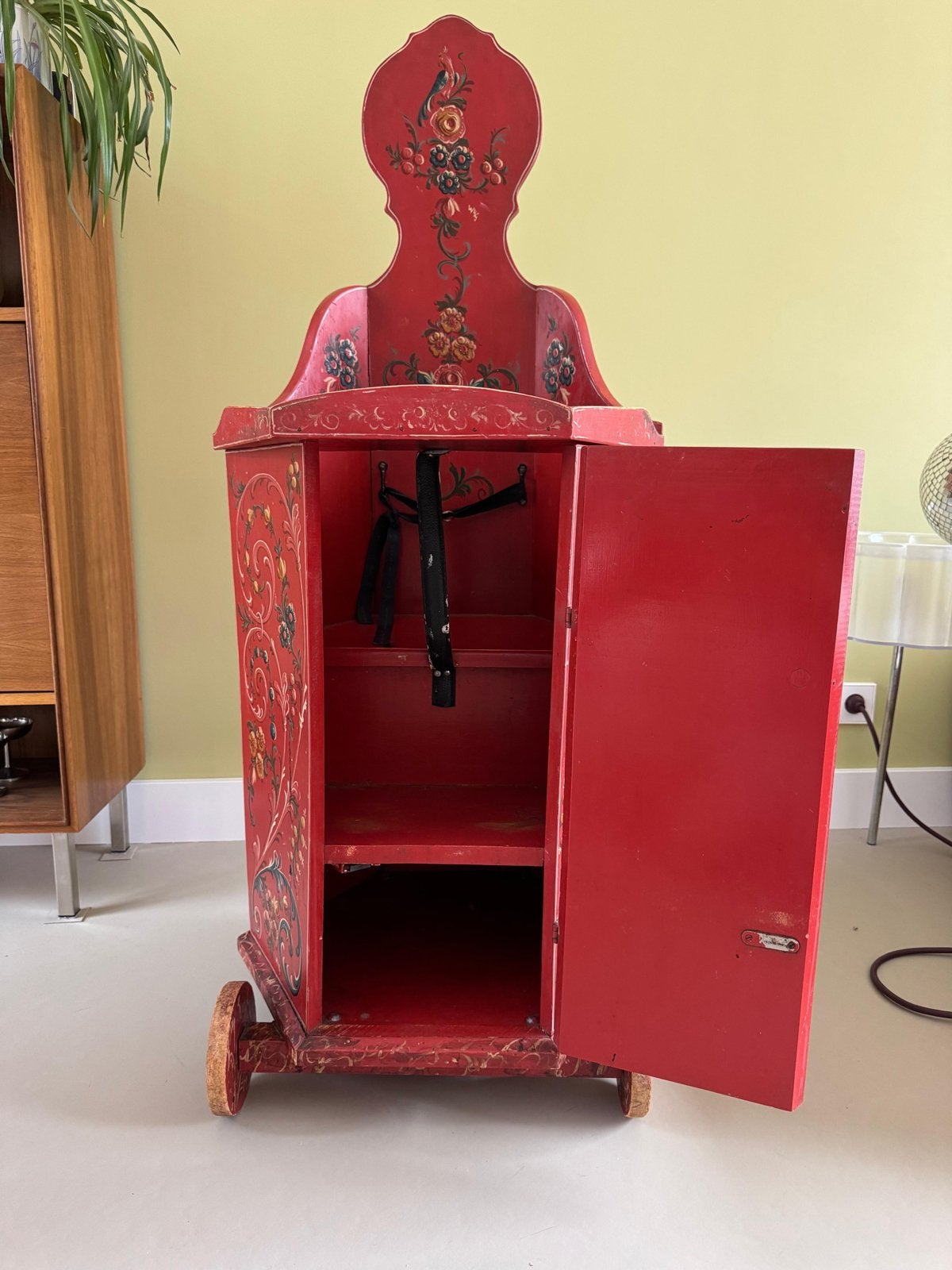 Antieke Hindeloopen Kakstoel met Handgeschilderde Decoratie, Antiek en Kunst, Antiek | Meubels | Stoelen en Banken, Ophalen