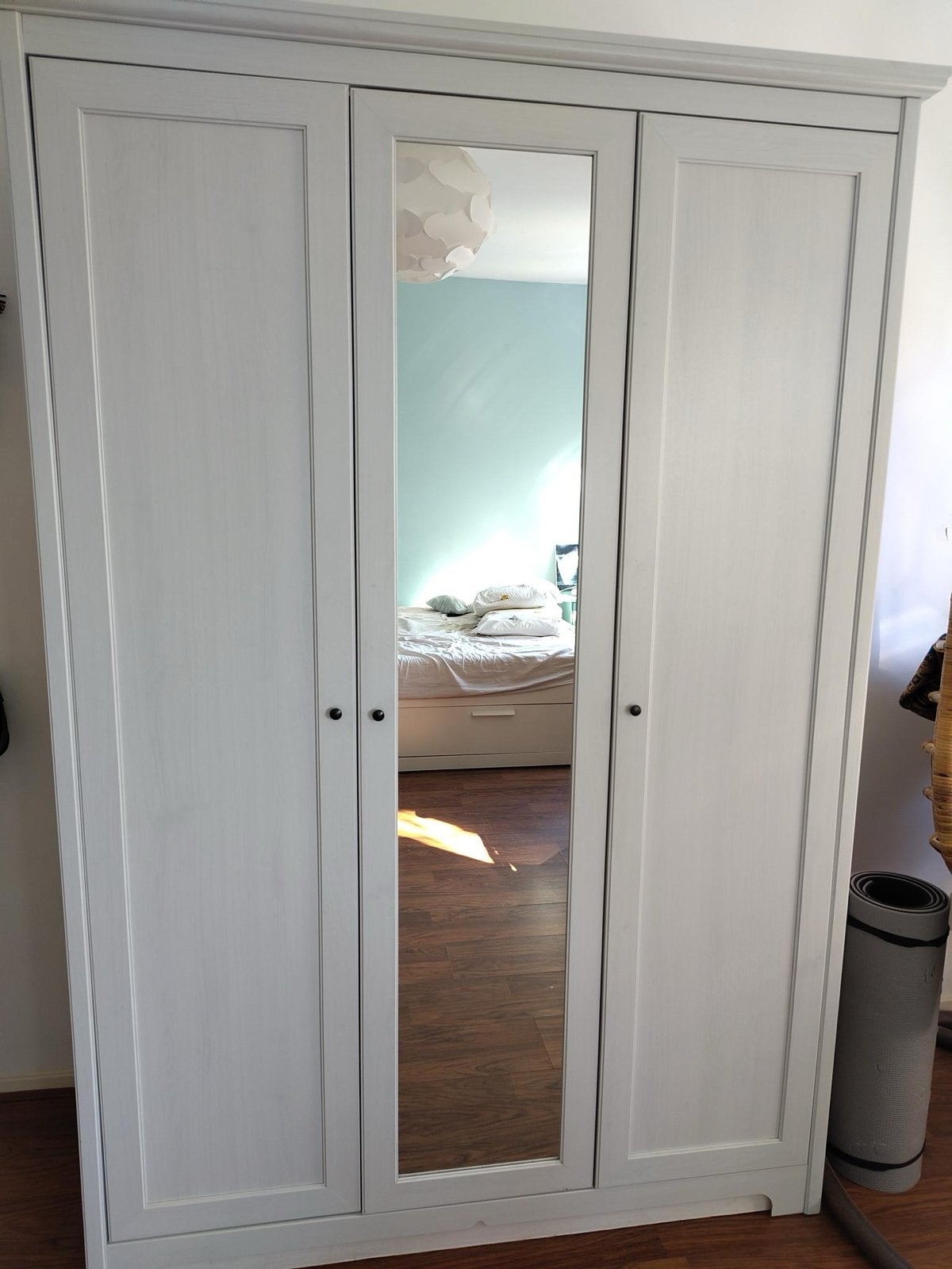 IKEA Aspelund Kledingkast met spiegel, wit/lichtgrijs, Huis en Inrichting, Gebruikt, 100 tot 150 cm, Ophalen of Verzenden, 150 tot 200 cm