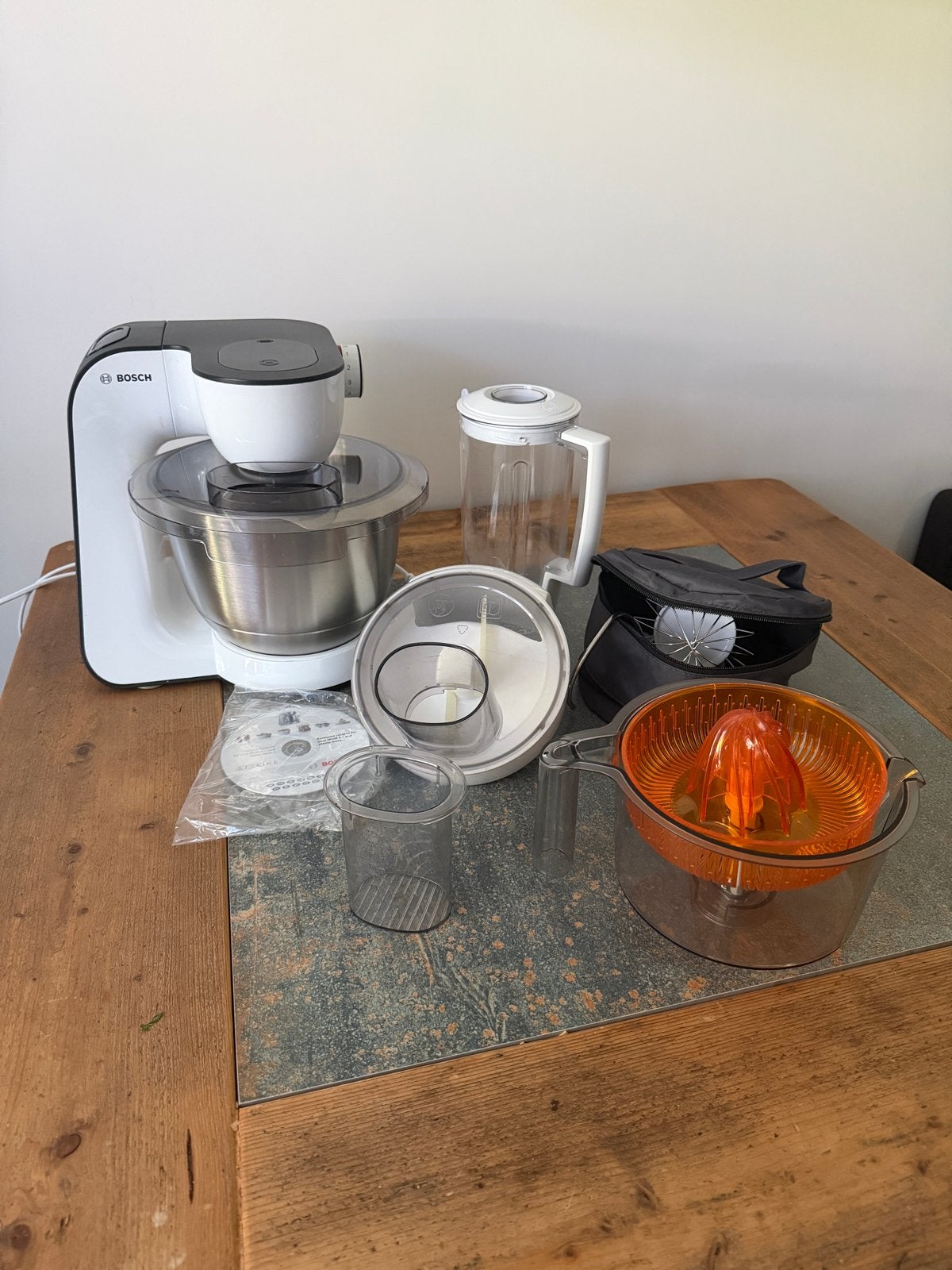 Bosch MUM52 Keukenmachine met accessoires, Ophalen of Verzenden, Zo goed als nieuw, Vaatwasserbestendig, 3 snelheden of meer
