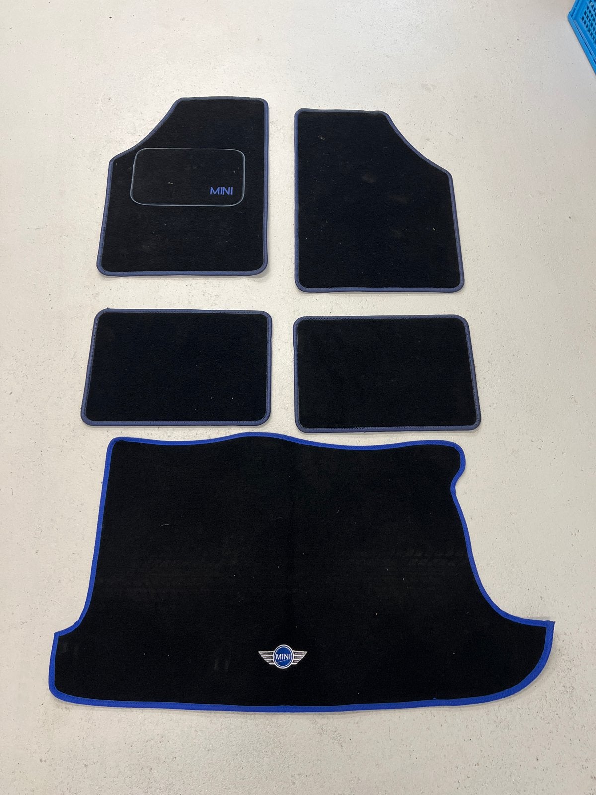 Nieuwe Mini Classic Mattenset - Zwart met Blauwe Rand, Ophalen, Nieuw