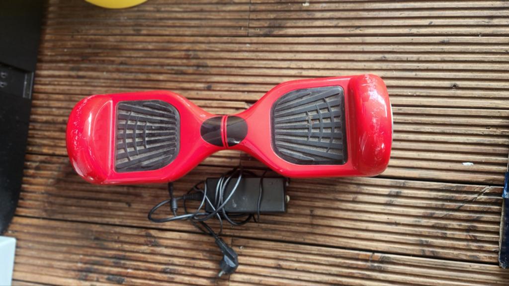 Rode Hoverboard - Zo goed als nieuw met oplader, Fietsen en Brommers, Steps, Ophalen of Verzenden, Zo goed als nieuw, Overige typen