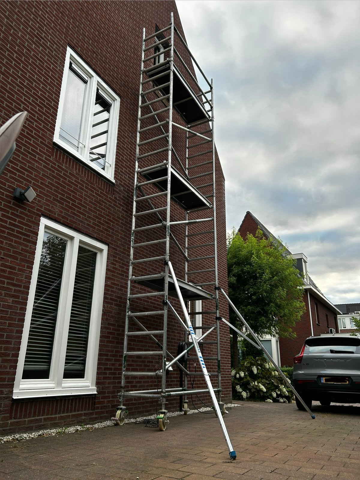 Smal Altec rolsteiger 8.2 meter werkhoogte, Ophalen, Zo goed als nieuw, Rolsteiger of Kamersteiger, 5 meter of hoger