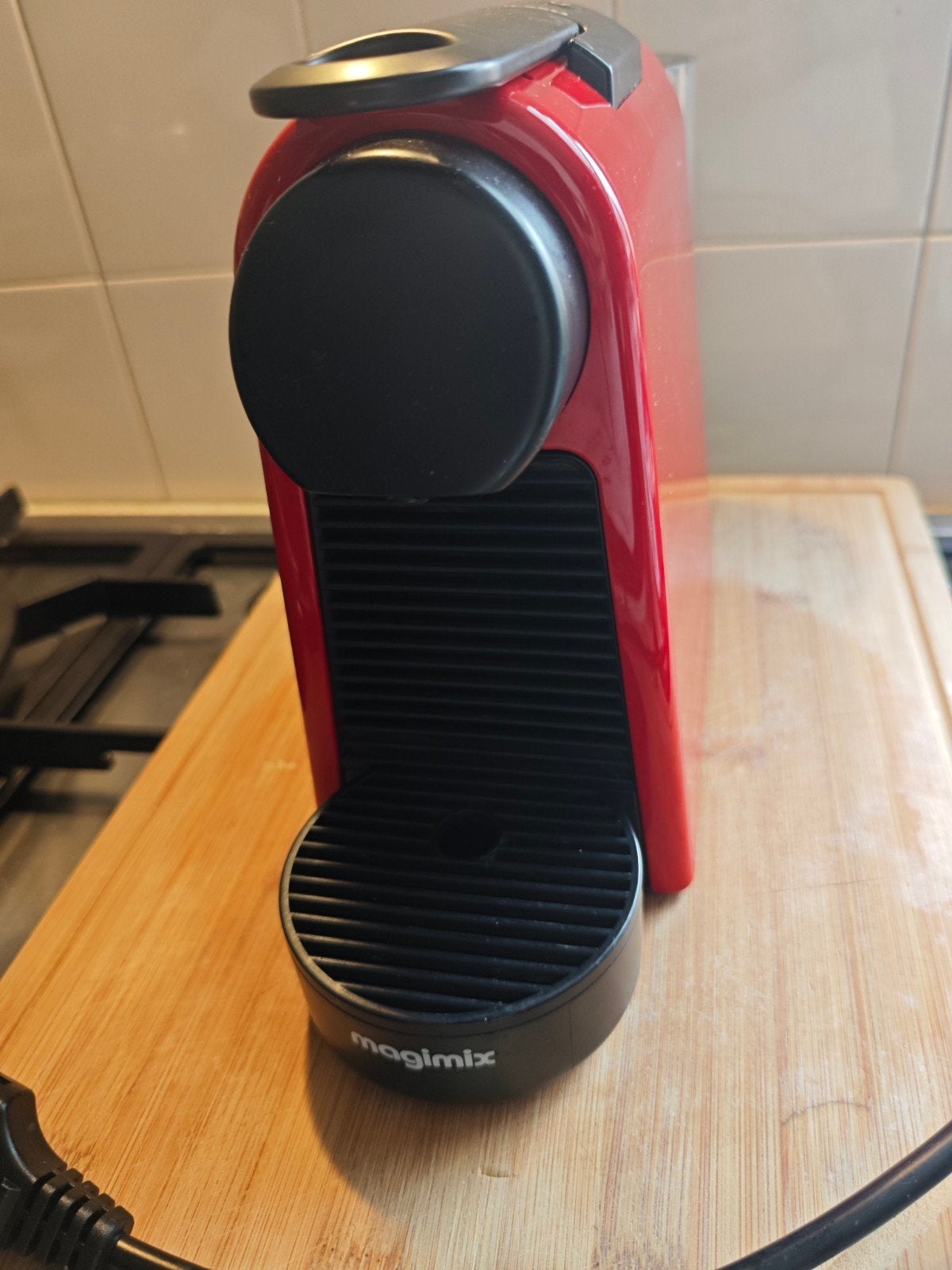Magimix Essenza Mini Nespresso apparaat M115  rood, Witgoed en Apparatuur, Koffiezetapparaten, Espresso apparaat, Ophalen of Verzenden