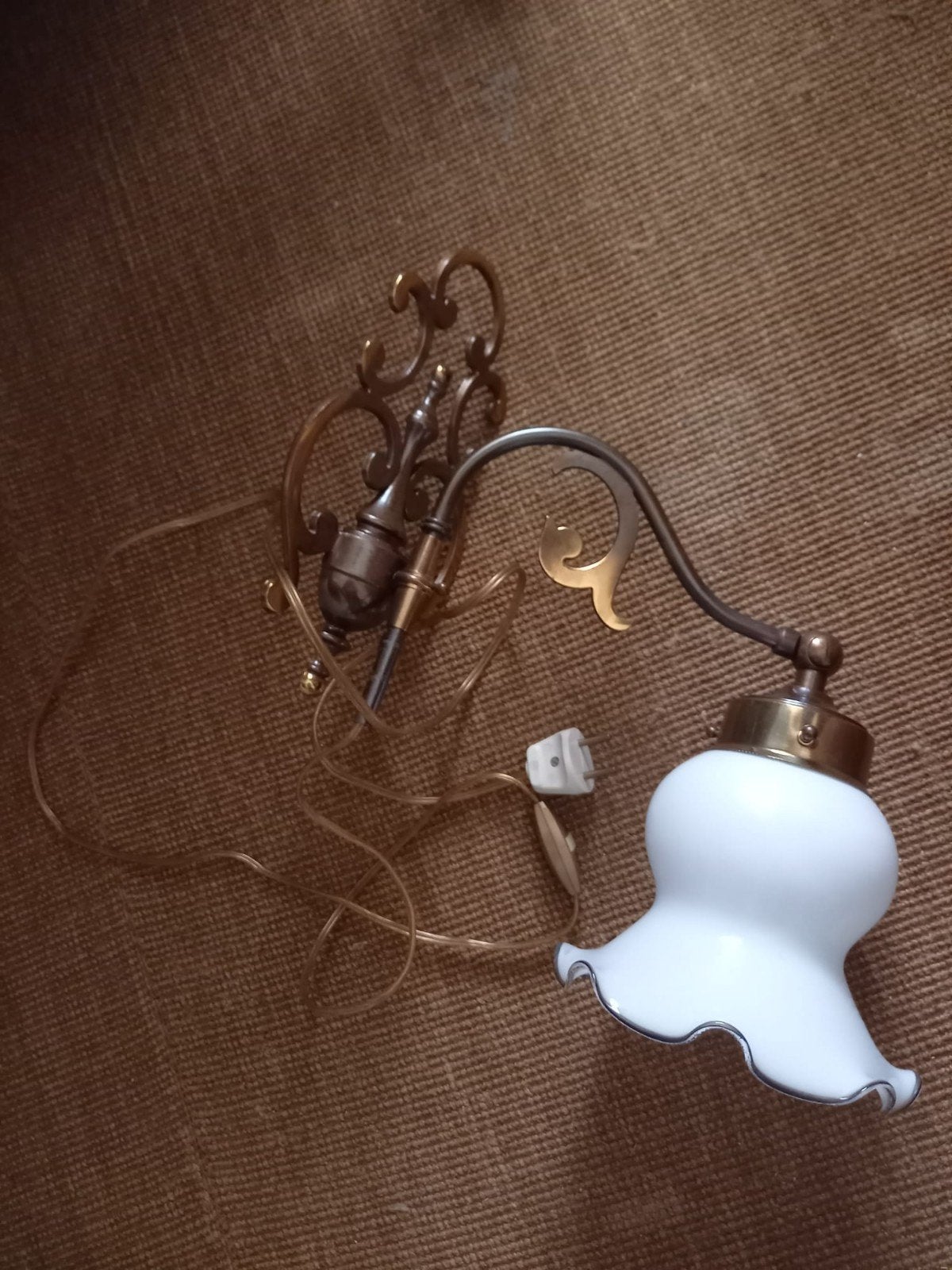 2 Antieke wandlampen met melkglas kapje, Ophalen of Verzenden