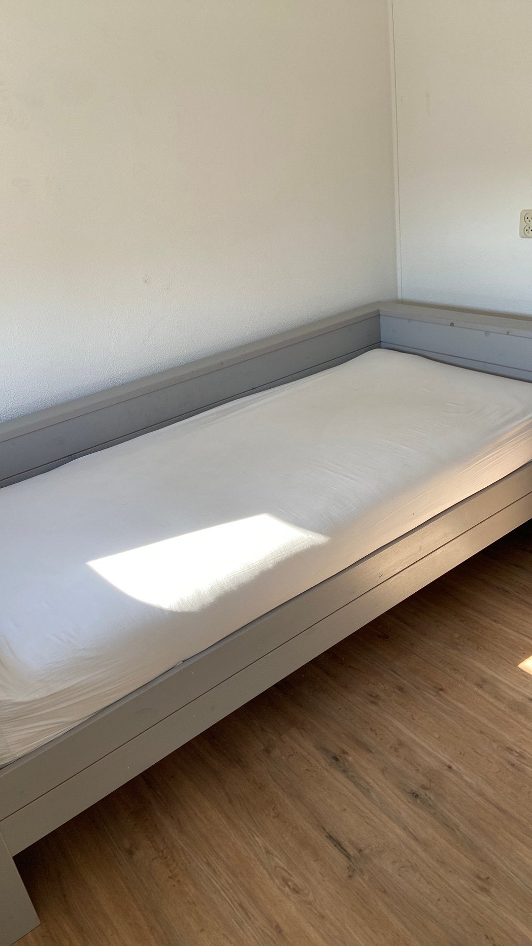 Woood Dennis bed / bedbank, Ophalen, 50 tot 100 cm, Zo goed als nieuw, Minder dan 100 cm