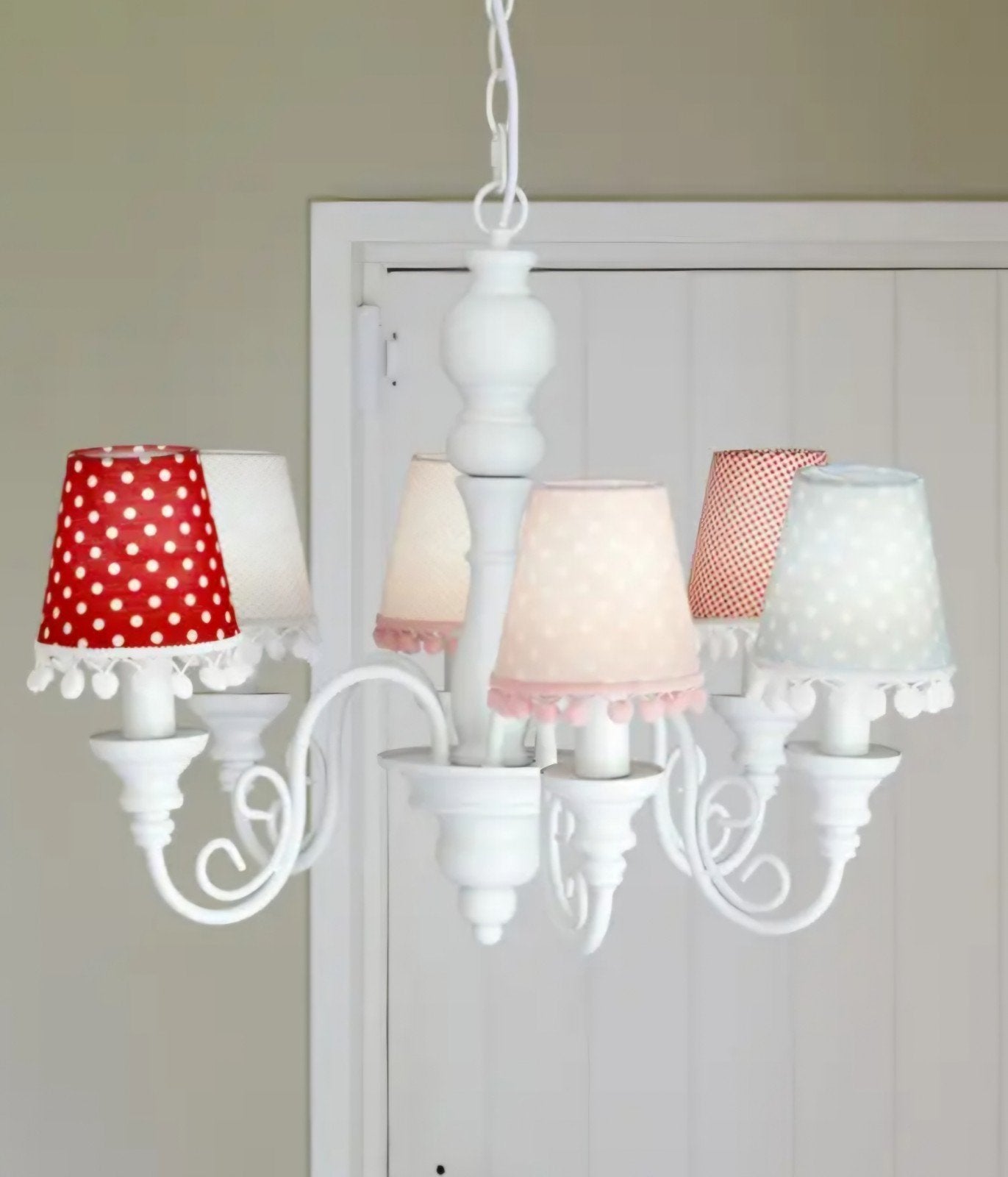 Witte Kroonluchter met Gekleurde Stoffen Kappen, Huis en Inrichting, Lampen | Kroonluchters, Ophalen, E14 (klein), Speels, Klassiek, Kinderkamer