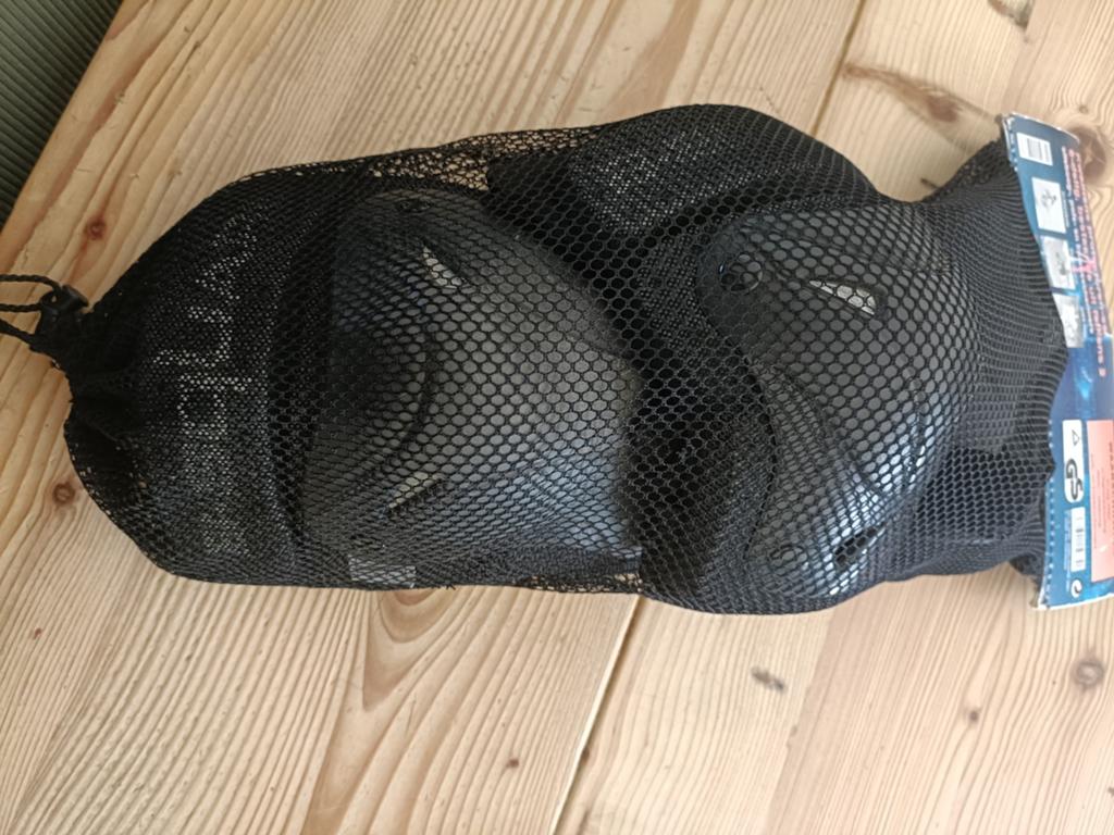 HY Sports Inline Skates Maat 44 met Beschermset, Sport en Fitness, Ophalen