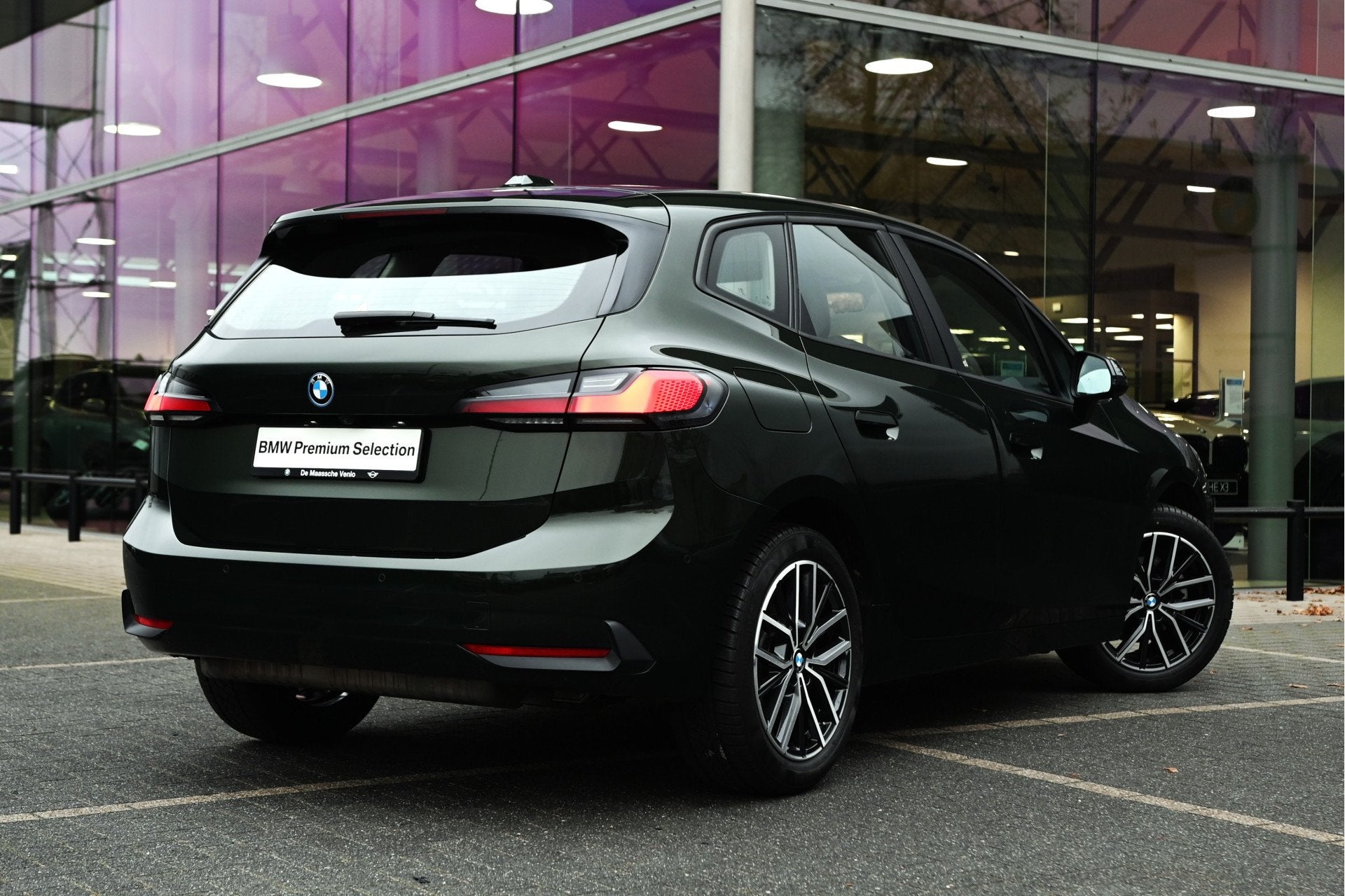BMW 2 Serie Active Tourer 225e xDrive Automaat / Sportstoele, Dealer onderhouden, 1800 kg, Gebruikt, Euro 6