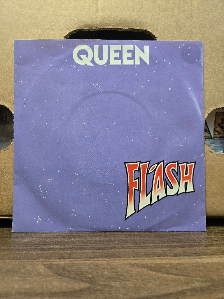 Queen - Flash, Cd's en Dvd's, 7 inch, Ophalen of Verzenden, Zo goed als nieuw, Beschermende buitenhoes