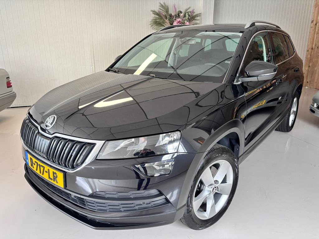 Skoda Karoq 1.5 TSI ACT BUSINESS AUTOMAAT, CARPLAY, ACC, PDC, Stof, 4 cilinders, Zwart, Karoq