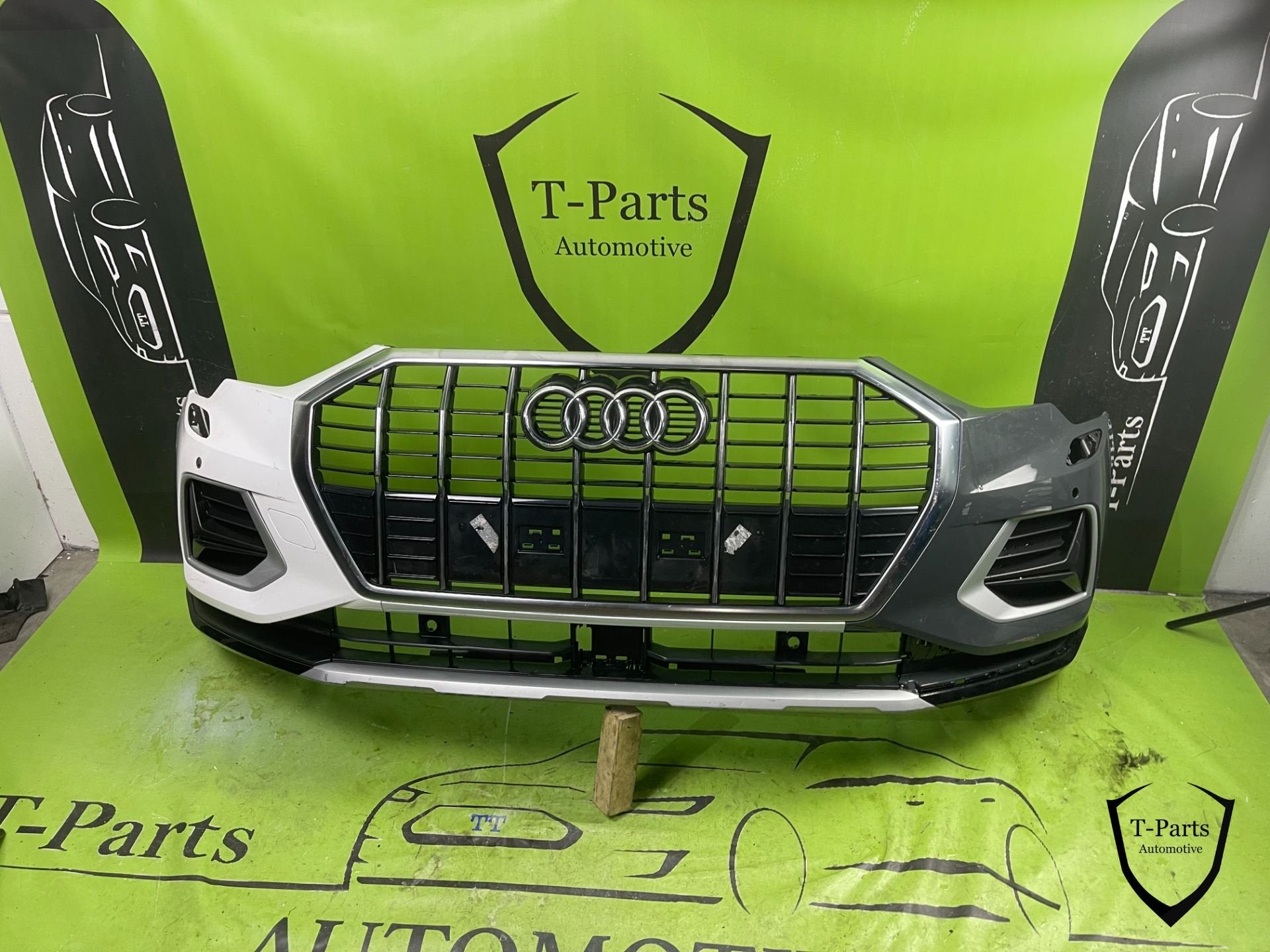audi Q3 voorbumper bumper 18+, Auto-onderdelen, Gebruikt, AUDI AG, Auto-Union-Strasse 1
85045  Ingolstadt, DE, Kundenbetreuung@audi.de