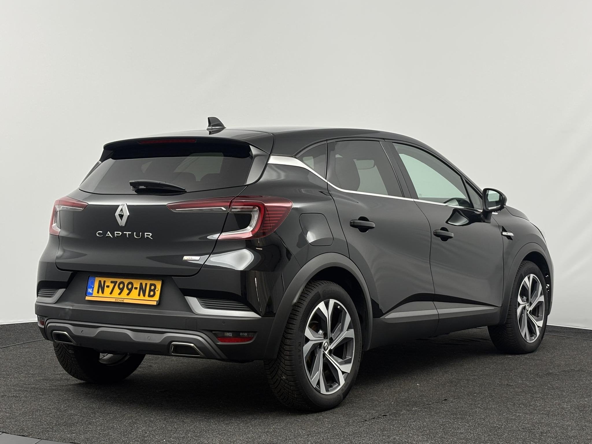 Foto 2 van Renault Captur 1.3 TCe 140 EDC R.S. Line | Automaat | Trekha