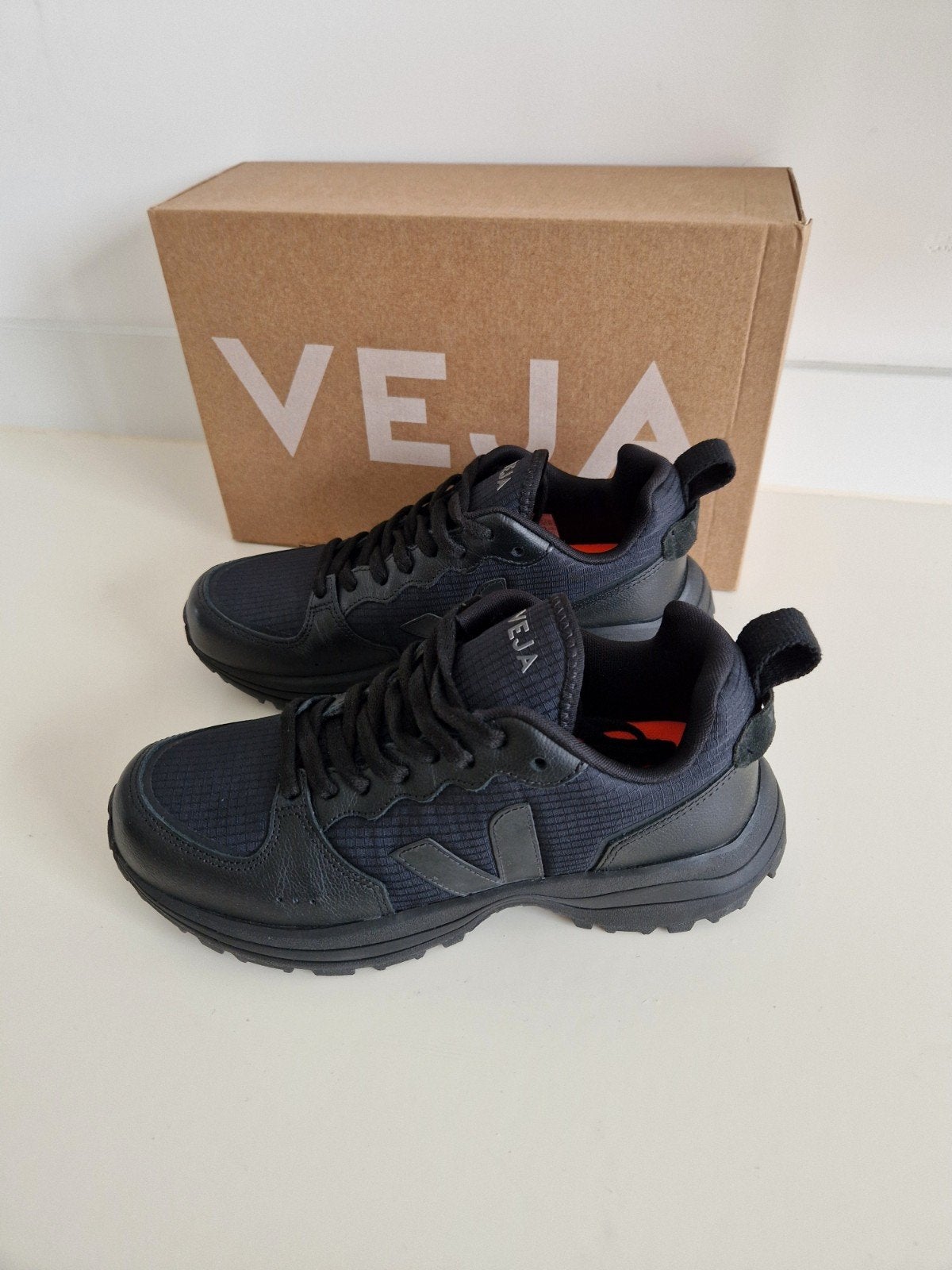 Nieuw Veja Venturi maat 41 Schoenen, Zwart, Nieuw, Veja, Ophalen of Verzenden